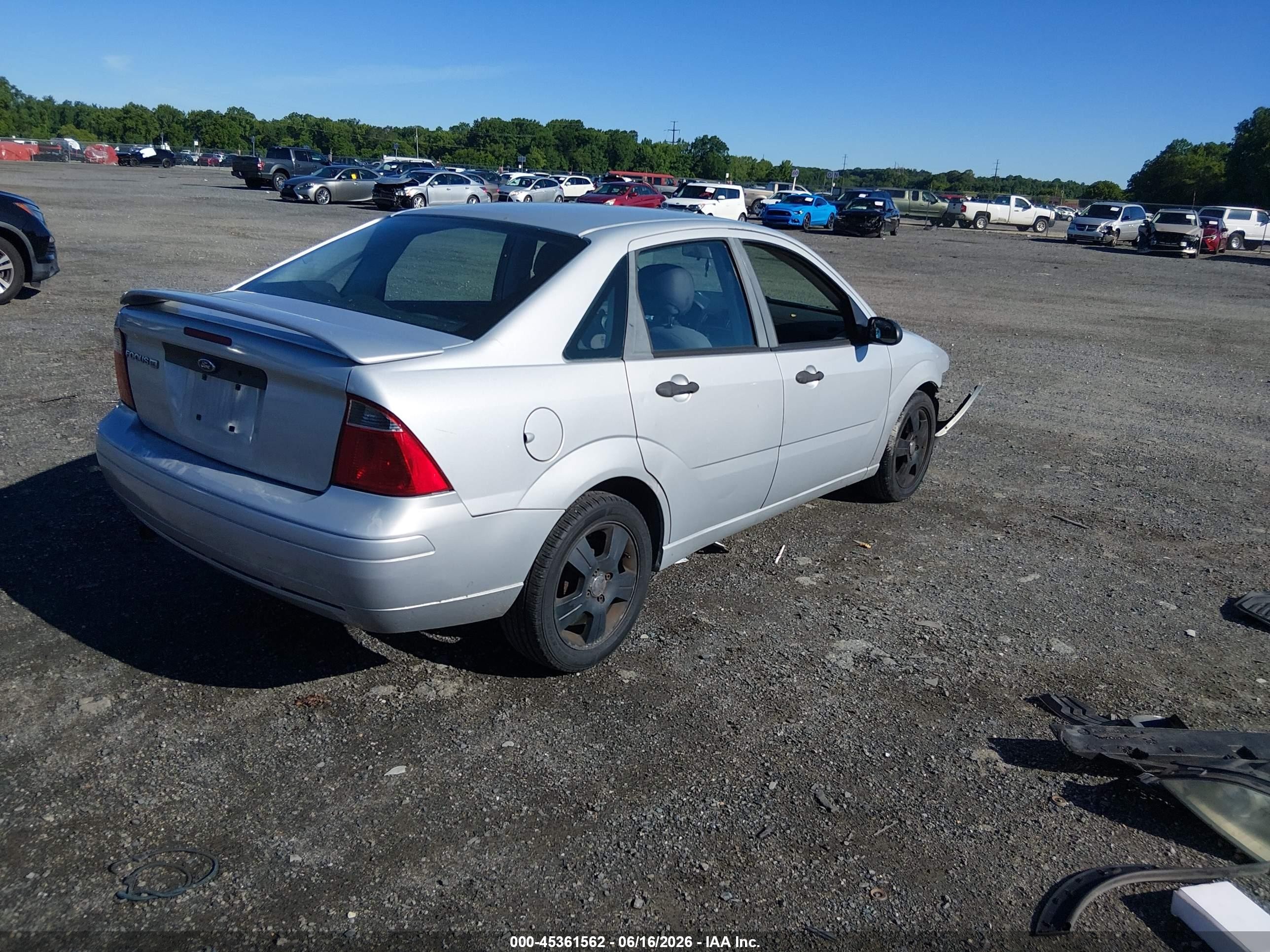 2007 Ford Focus S/se/ses Silver vin: 1FAFP34N37W259947