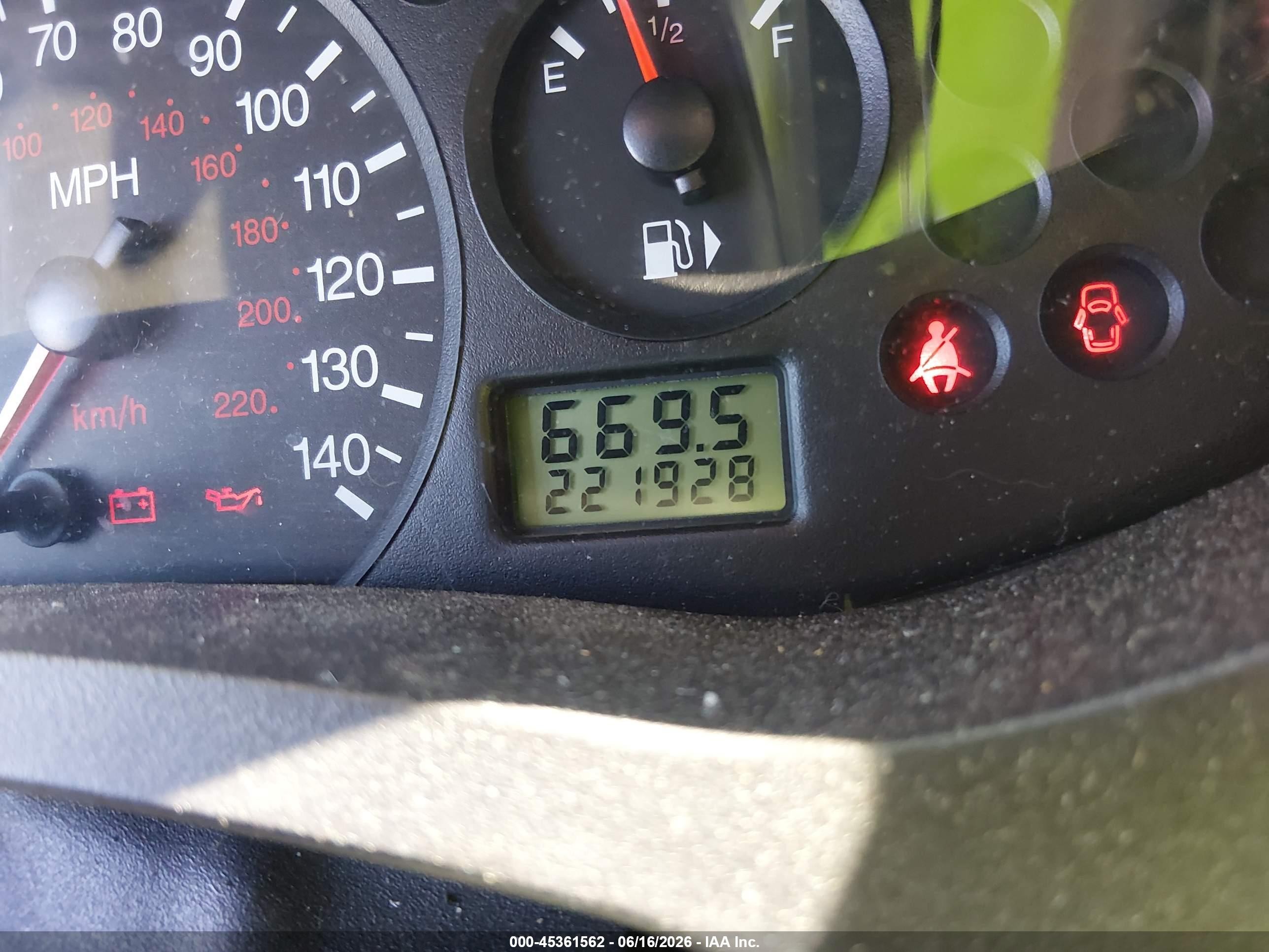 2007 Ford Focus S/se/ses Silver vin: 1FAFP34N37W259947