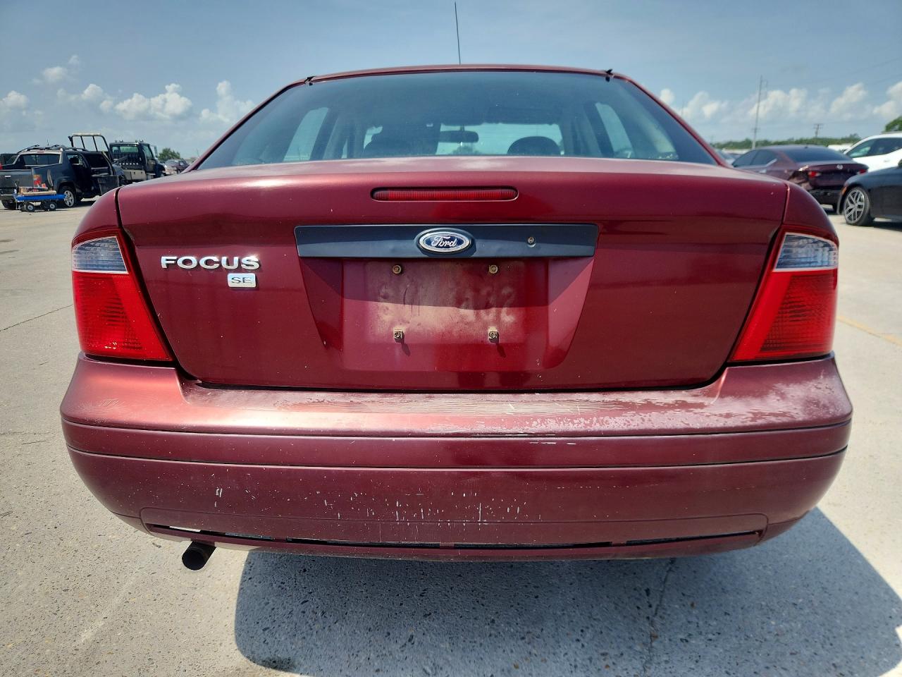2007 Ford Focus Zx4 Maroon vin: 1FAFP34N37W279759