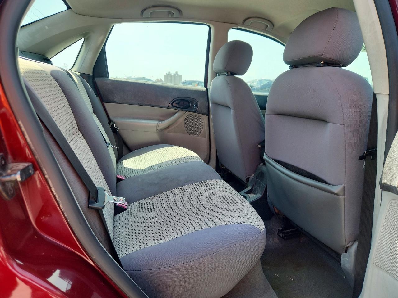 2007 Ford Focus Zx4 Maroon vin: 1FAFP34N37W279759