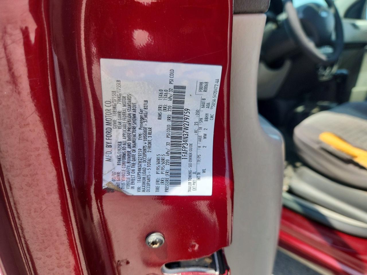2007 Ford Focus Zx4 Maroon vin: 1FAFP34N37W279759