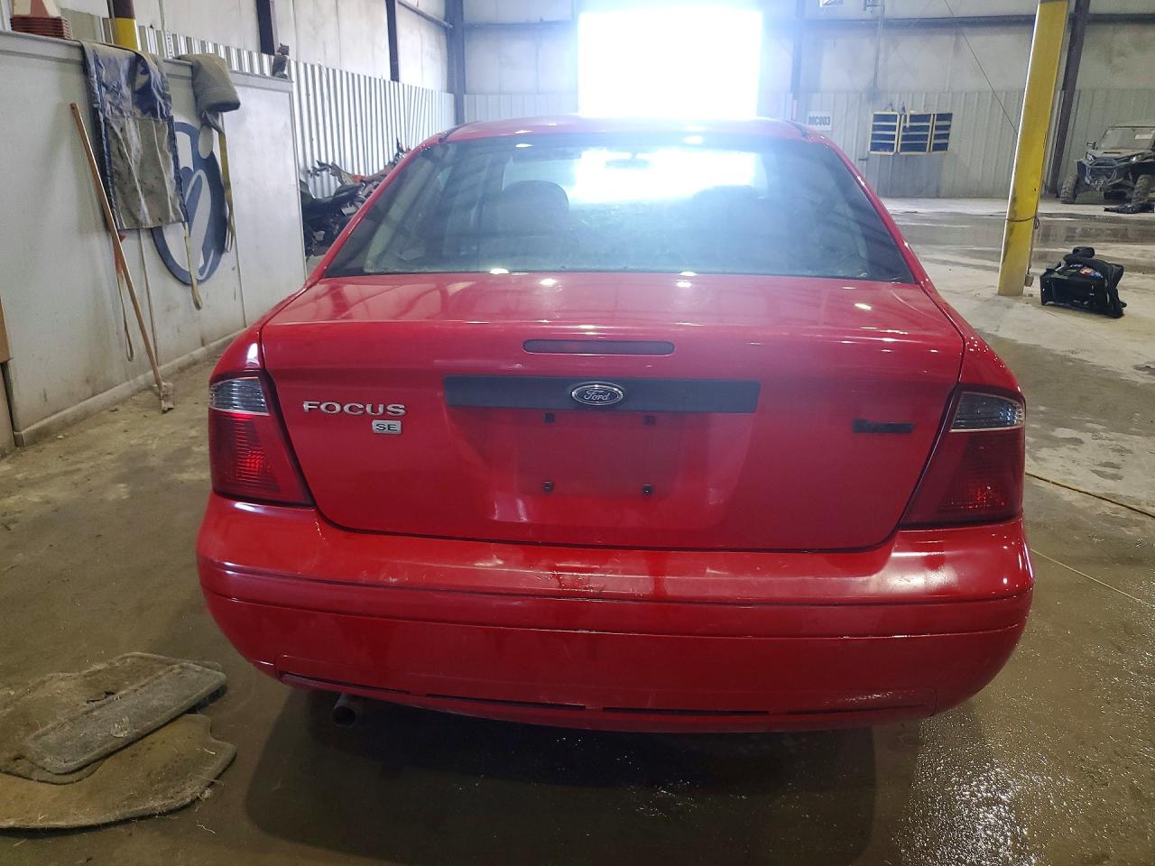 2007 Ford Focus Zx4 Red vin: 1FAFP34N37W286355