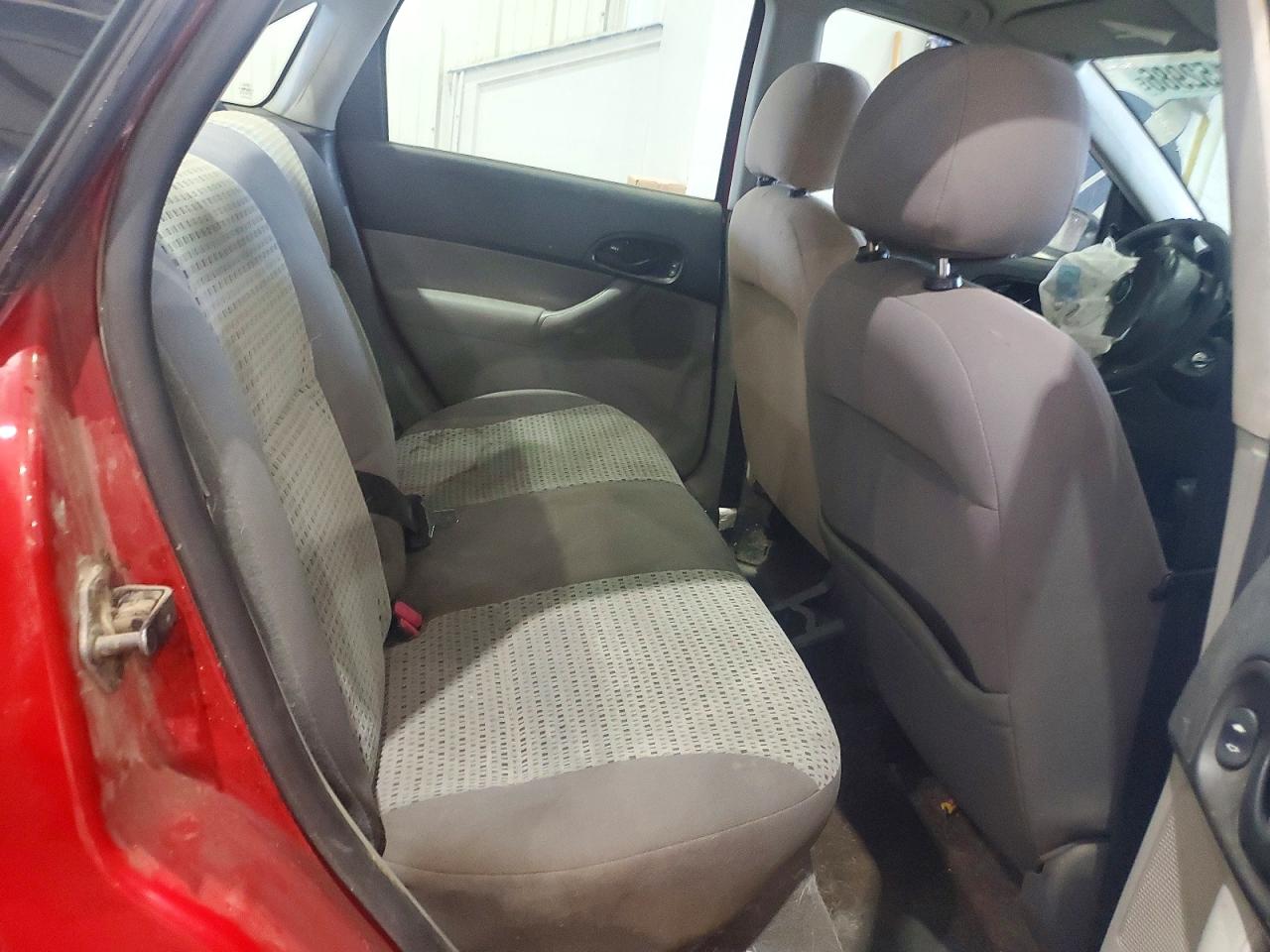 2007 Ford Focus Zx4 Red vin: 1FAFP34N37W286355