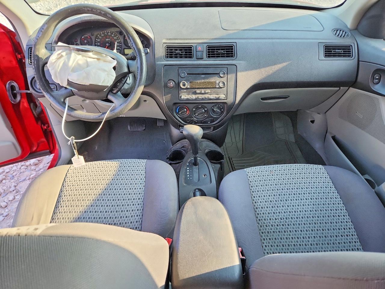 2007 Ford Focus Zx4 Красный vin: 1FAFP34N37W293760