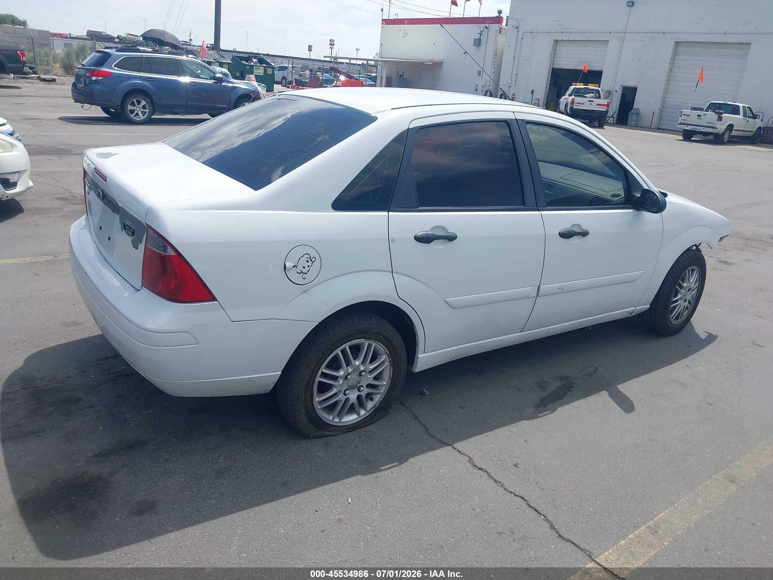 2007 Ford Focus S/se/ses White vin: 1FAFP34N37W301534