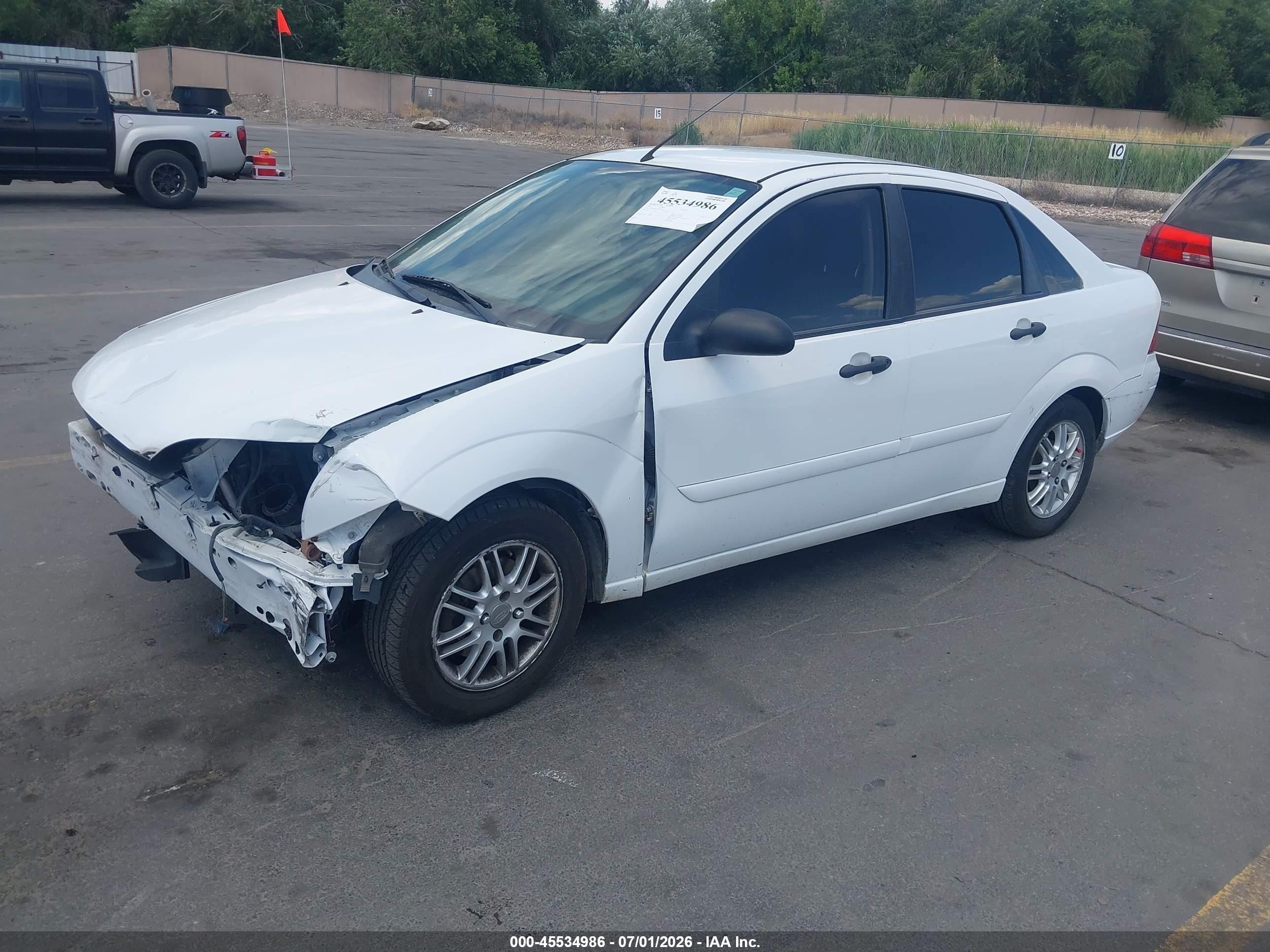 2007 Ford Focus S/se/ses White vin: 1FAFP34N37W301534