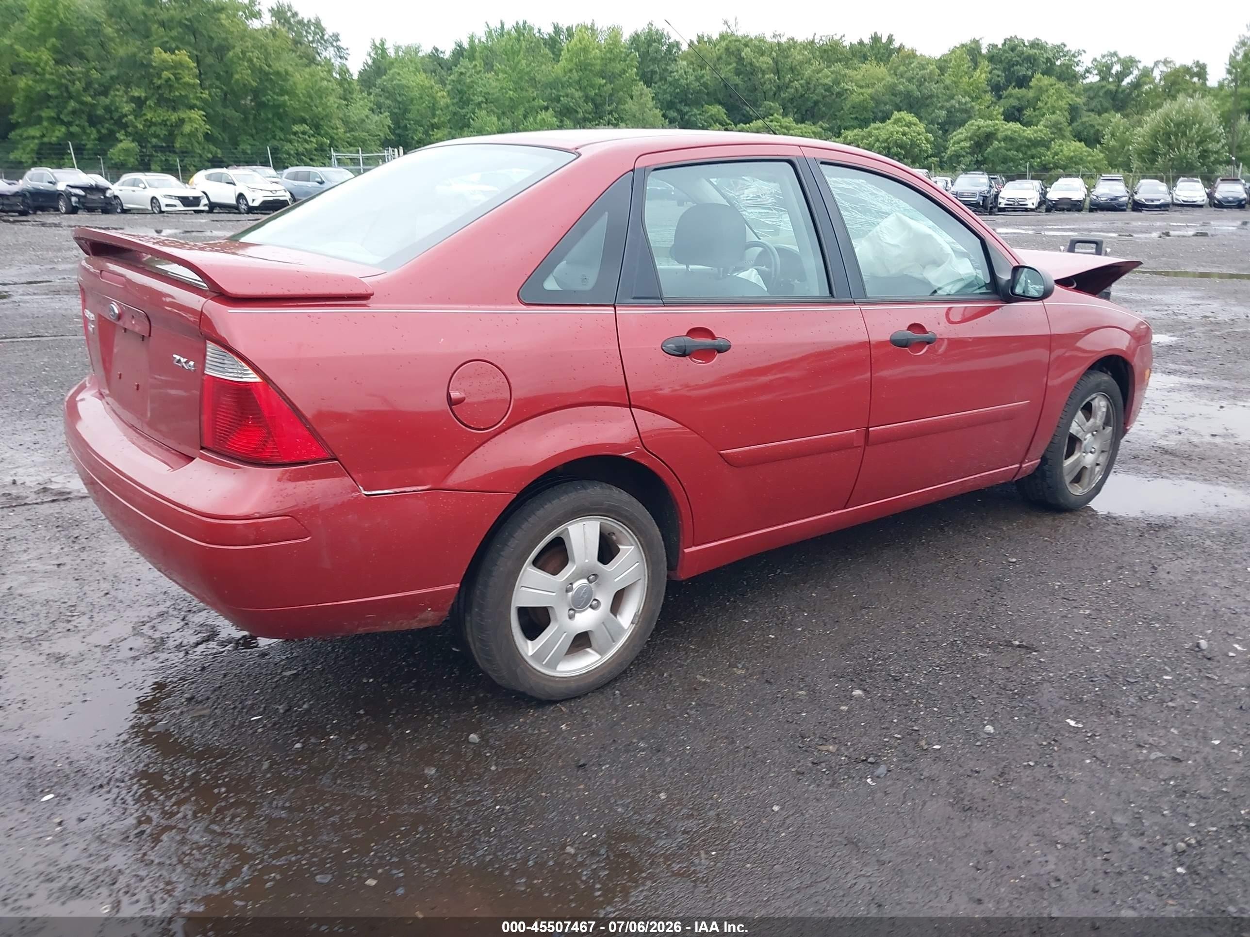 2005 Ford Focus Zx4 Red vin: 1FAFP34N45W121265