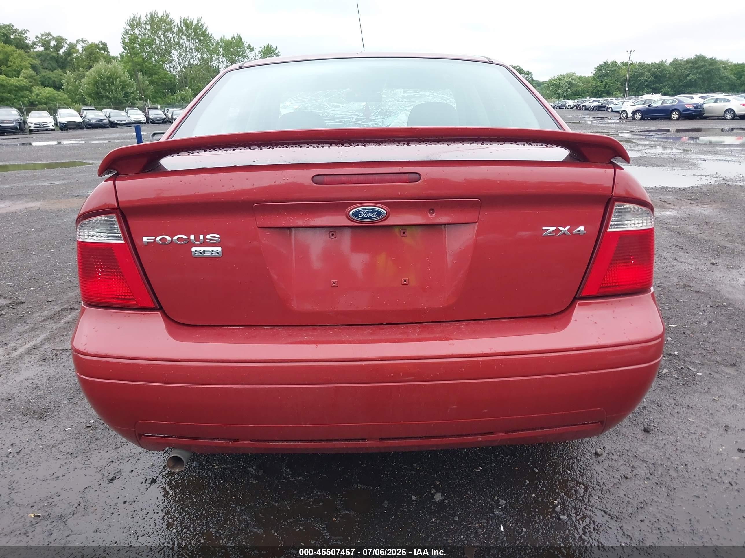 2005 Ford Focus Zx4 Red vin: 1FAFP34N45W121265