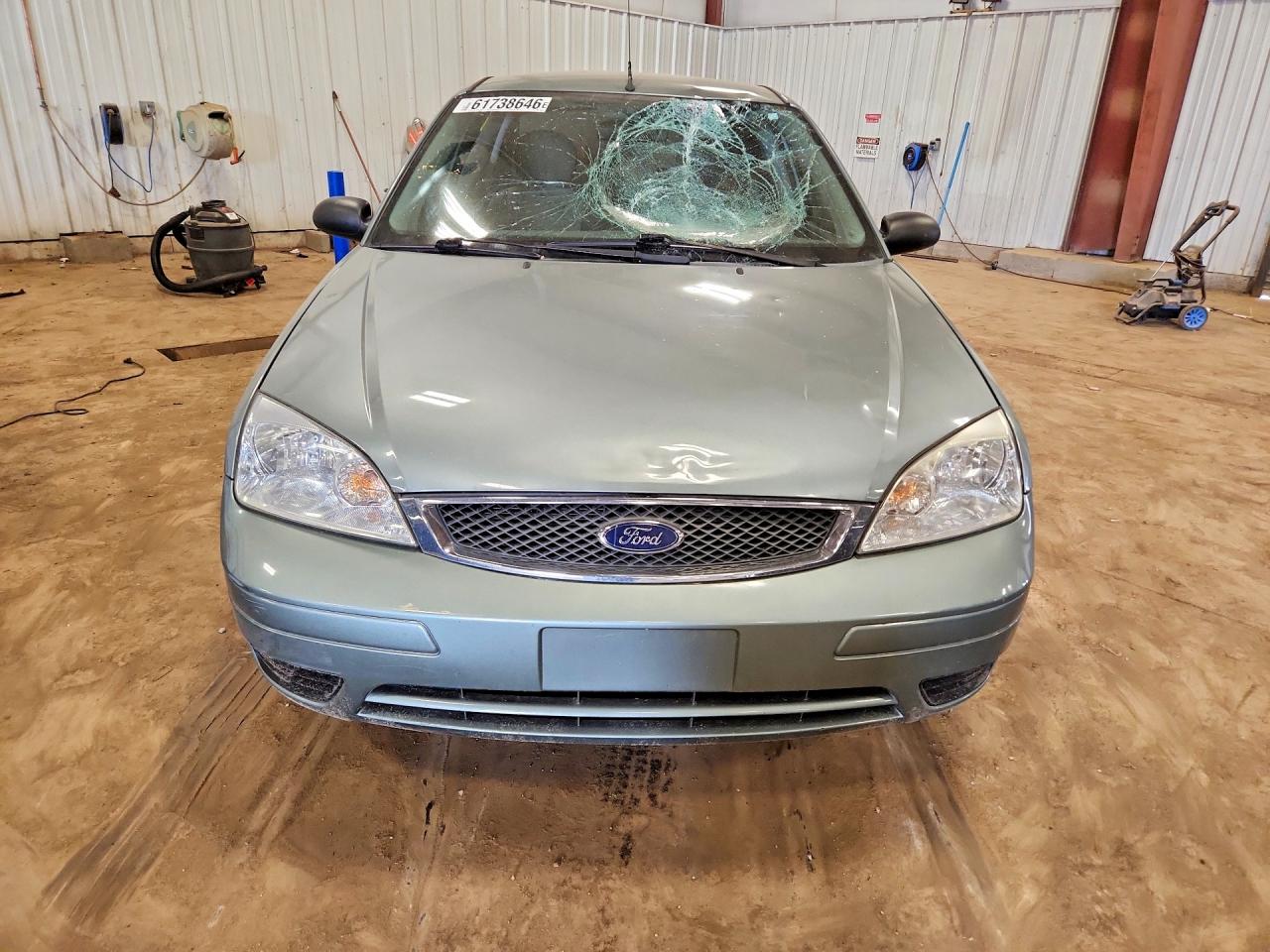 2005 Ford Focus Zx4 Blue vin: 1FAFP34N45W138857