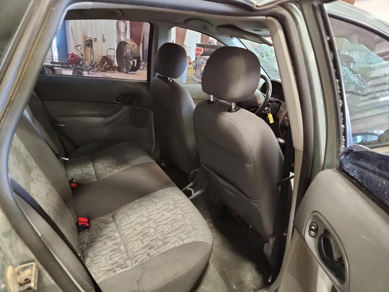 2005 Ford Focus Zx4 Blue vin: 1FAFP34N45W138857