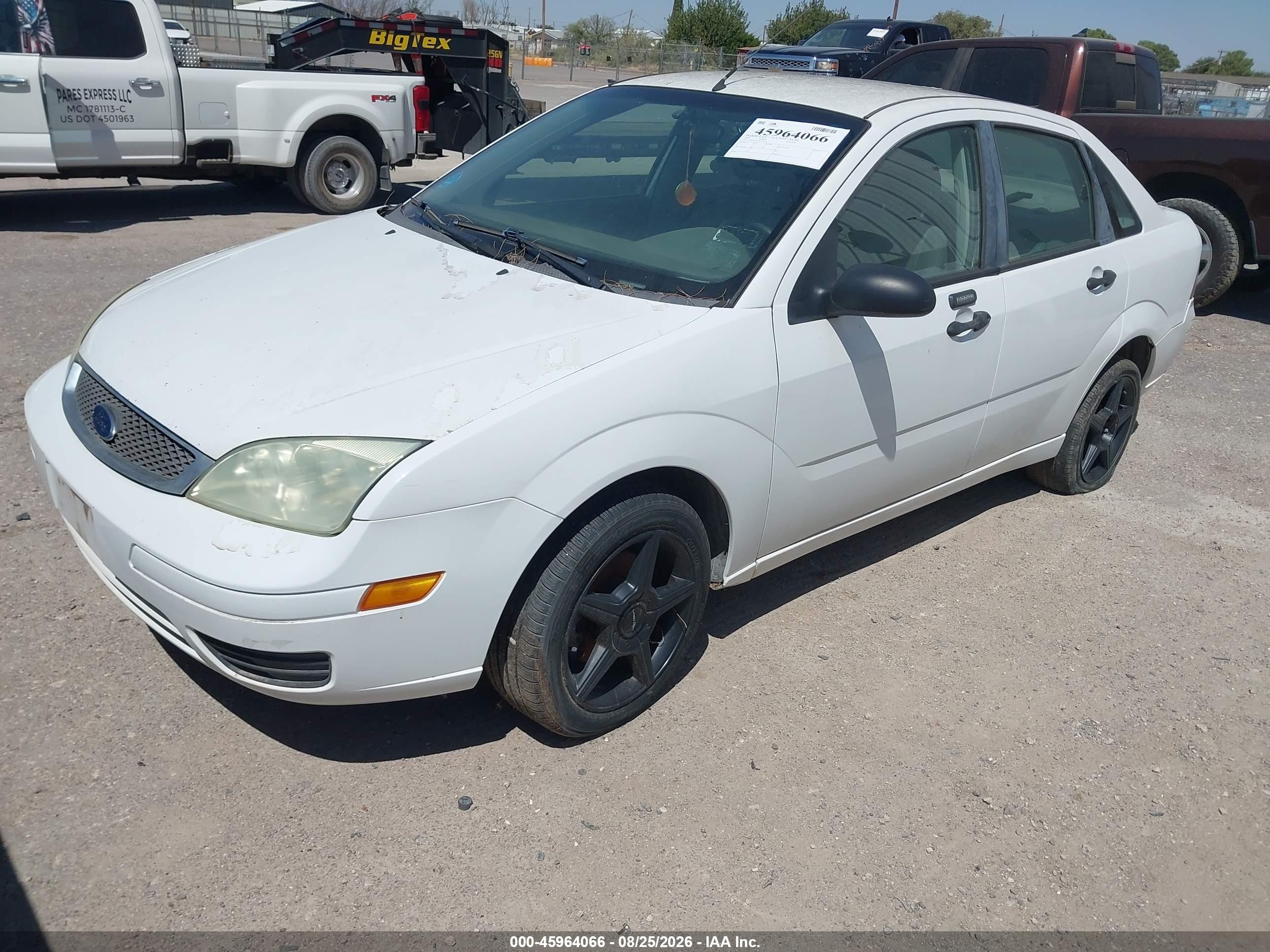 2005 Ford Focus Zx4 White vin: 1FAFP34N45W157120
