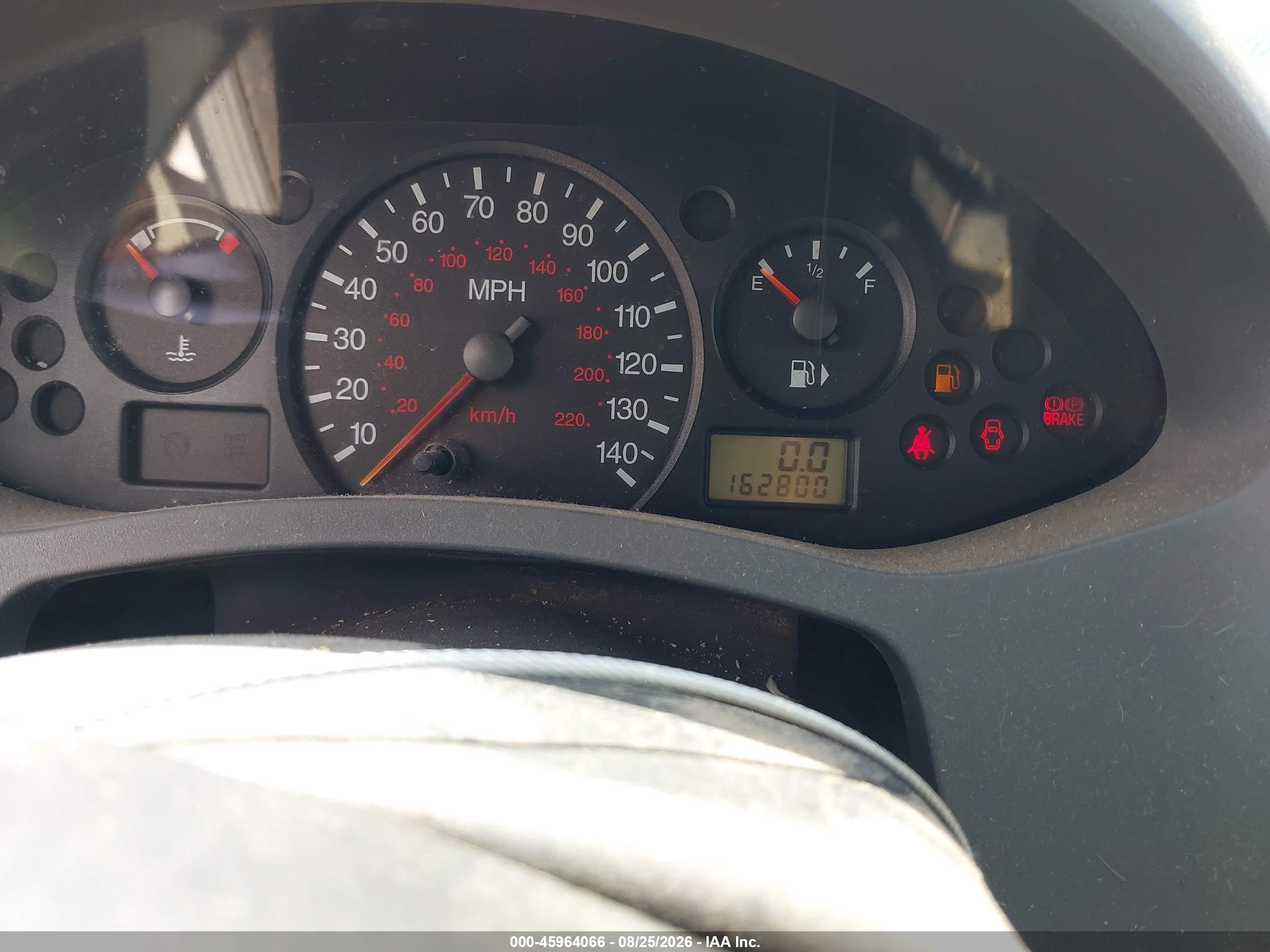 2005 Ford Focus Zx4 White vin: 1FAFP34N45W157120