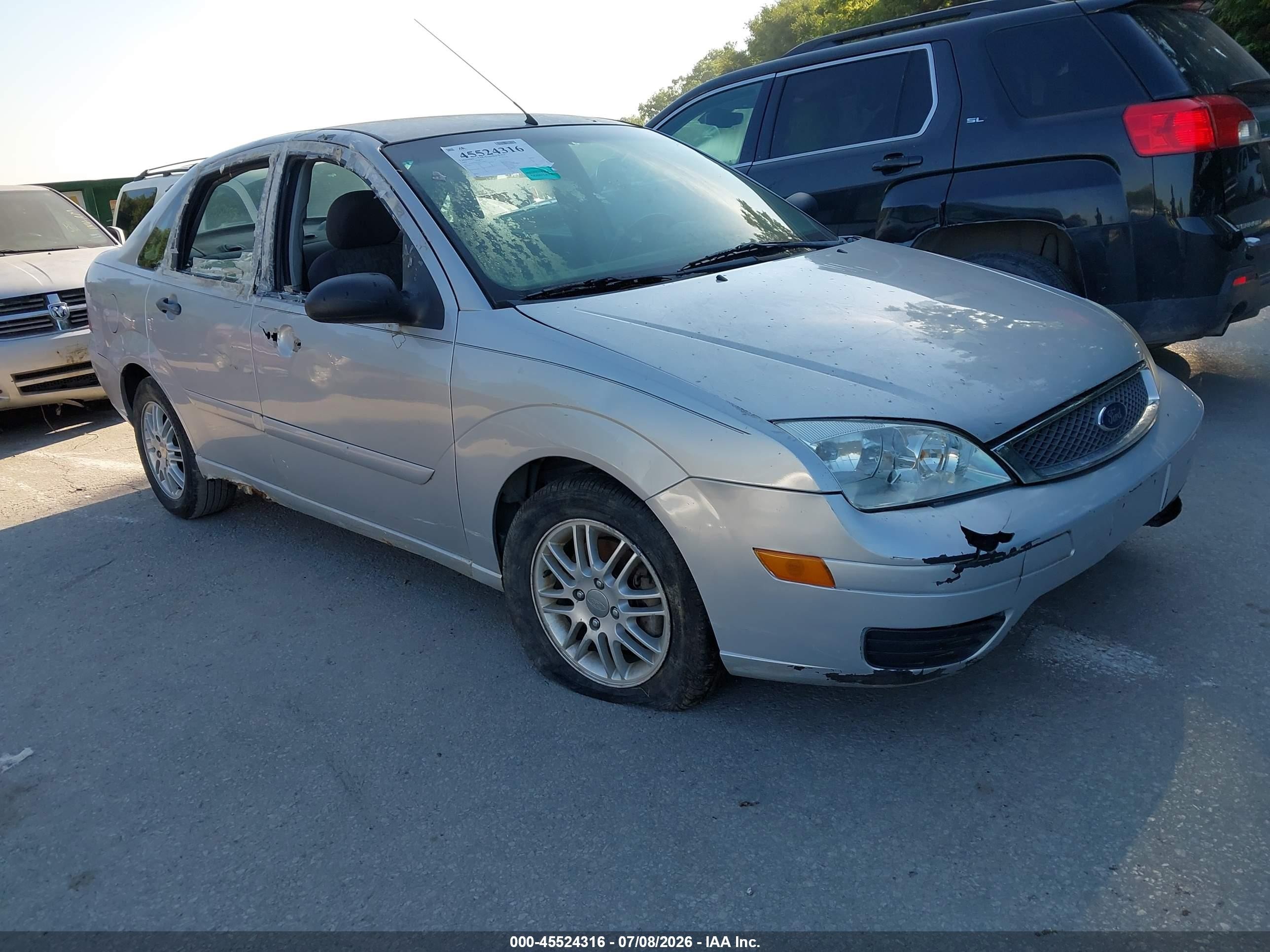 2005 Ford Focus Zx4 Silver vin: 1FAFP34N45W251854