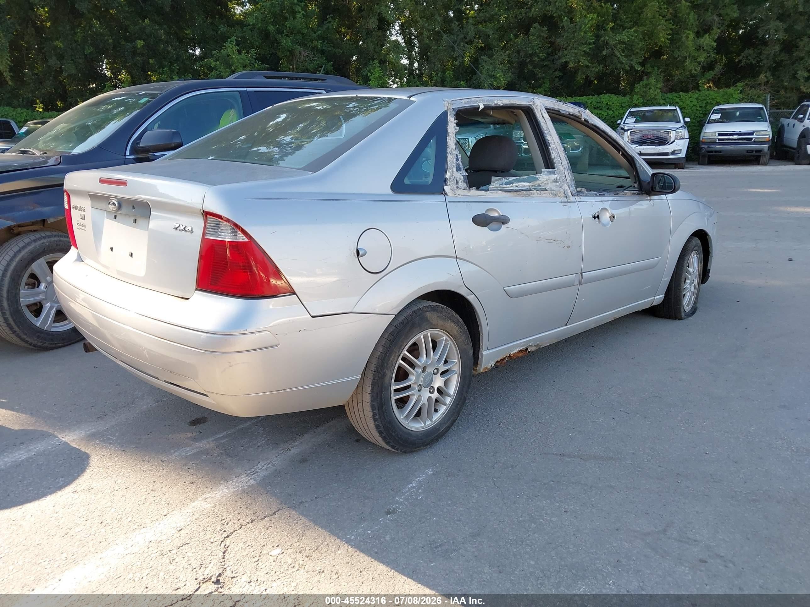 2005 Ford Focus Zx4 Silver vin: 1FAFP34N45W251854