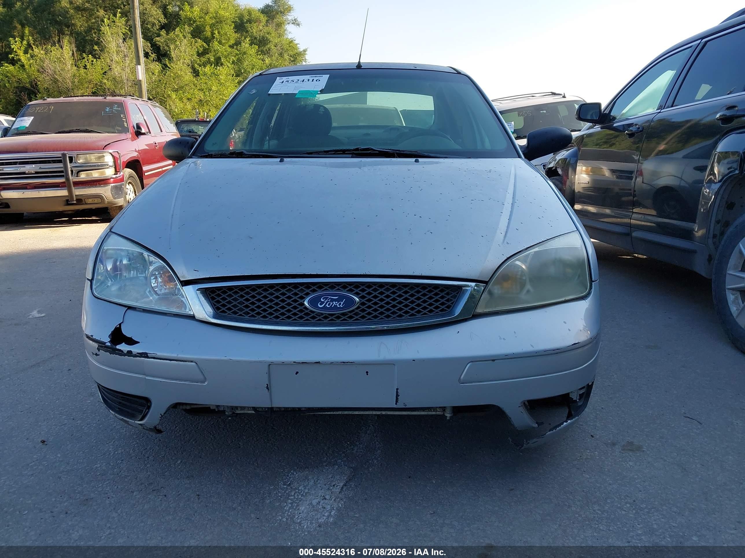 2005 Ford Focus Zx4 Silver vin: 1FAFP34N45W251854
