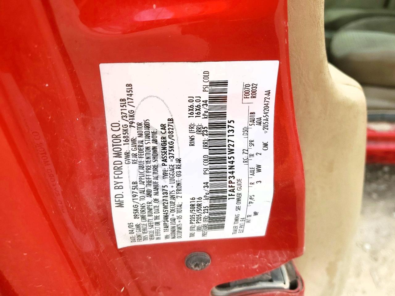 2005 Ford Focus Zx4 Red vin: 1FAFP34N45W271375