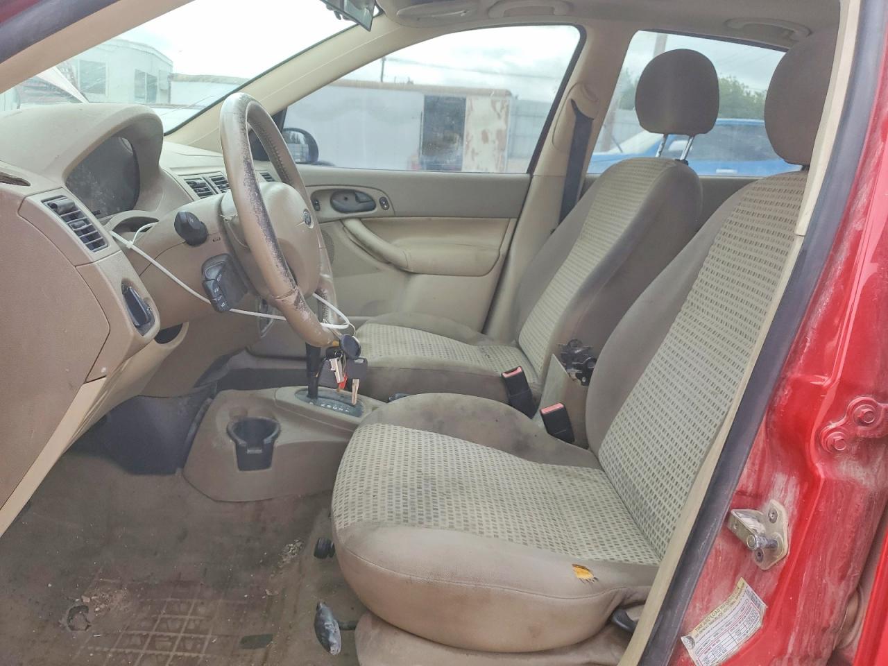 2005 Ford Focus Zx4 Red vin: 1FAFP34N45W271375