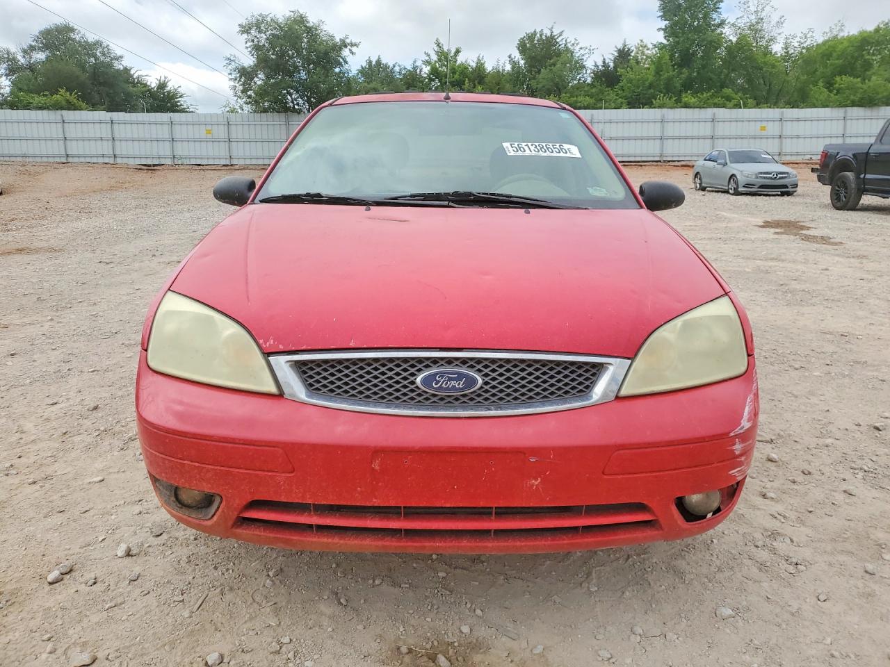 2005 Ford Focus Zx4 Red vin: 1FAFP34N45W271375