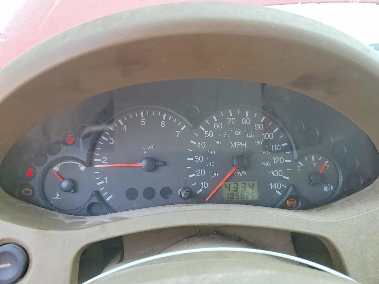 2005 Ford Focus Zx4 Red vin: 1FAFP34N45W271375