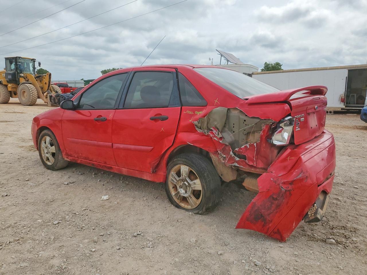 2005 Ford Focus Zx4 Red vin: 1FAFP34N45W271375