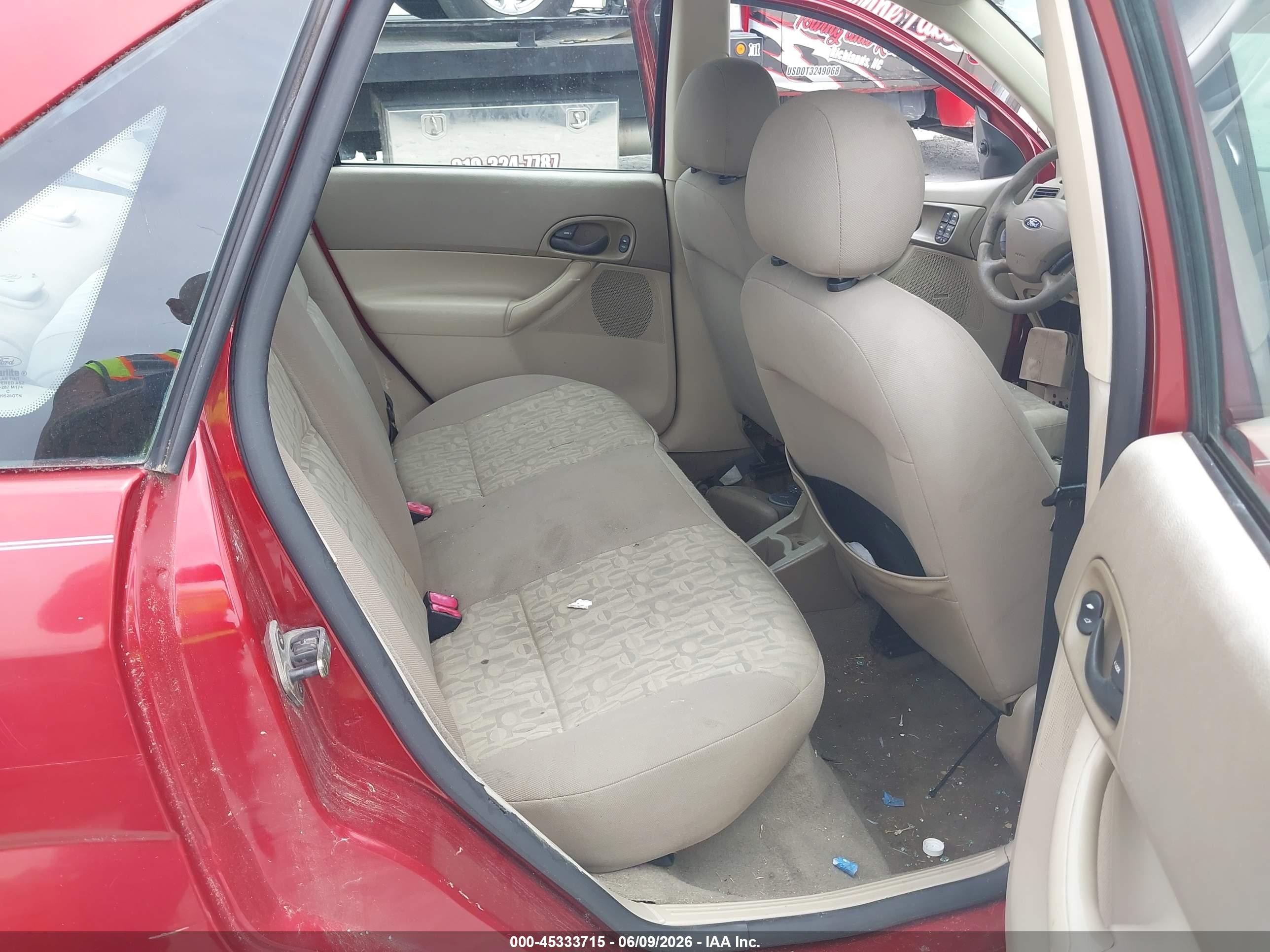 2005 Ford Focus Zx4 Красный vin: 1FAFP34N45W276852
