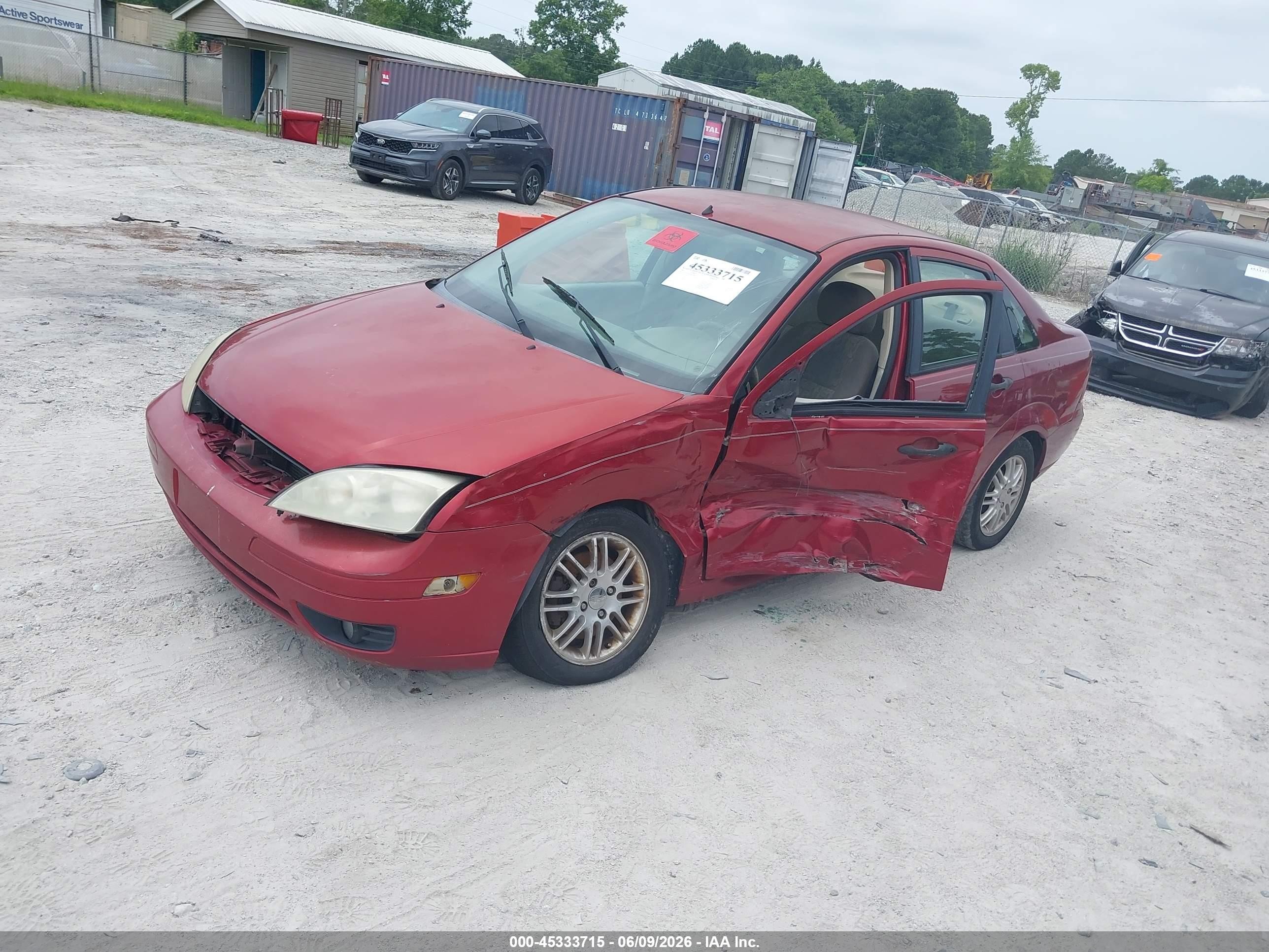 2005 Ford Focus Zx4 Красный vin: 1FAFP34N45W276852