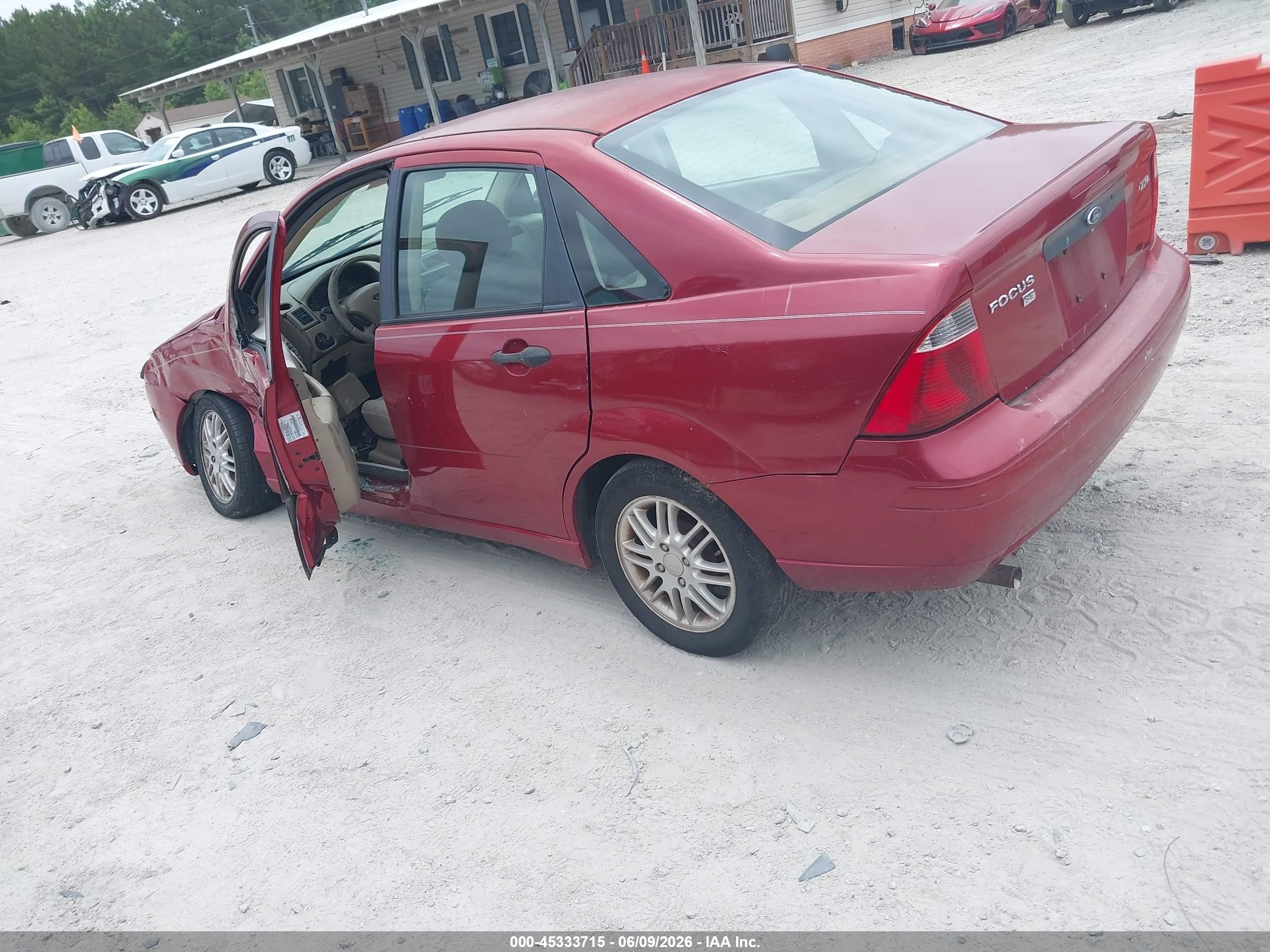 2005 Ford Focus Zx4 Красный vin: 1FAFP34N45W276852