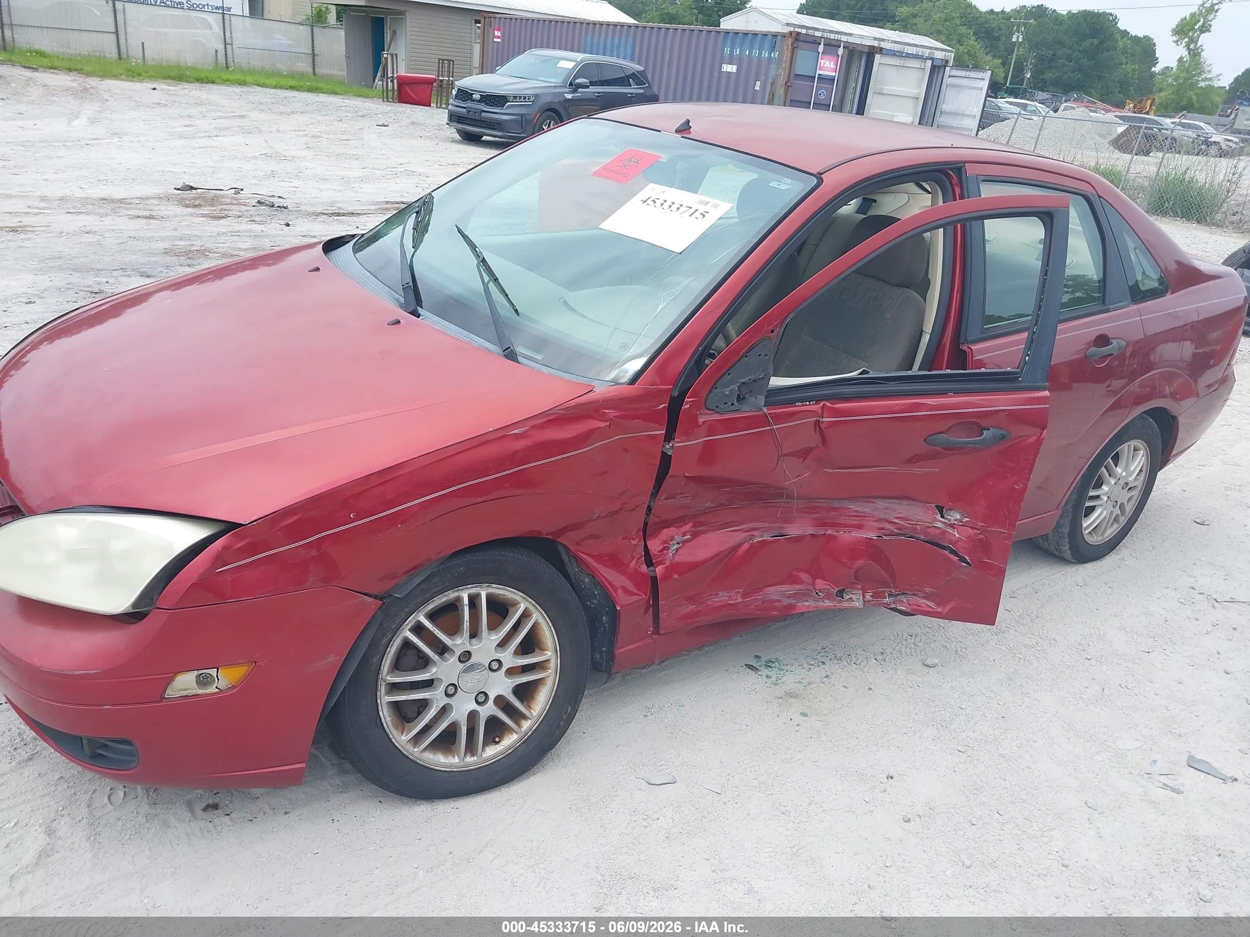 2005 Ford Focus Zx4 Красный vin: 1FAFP34N45W276852