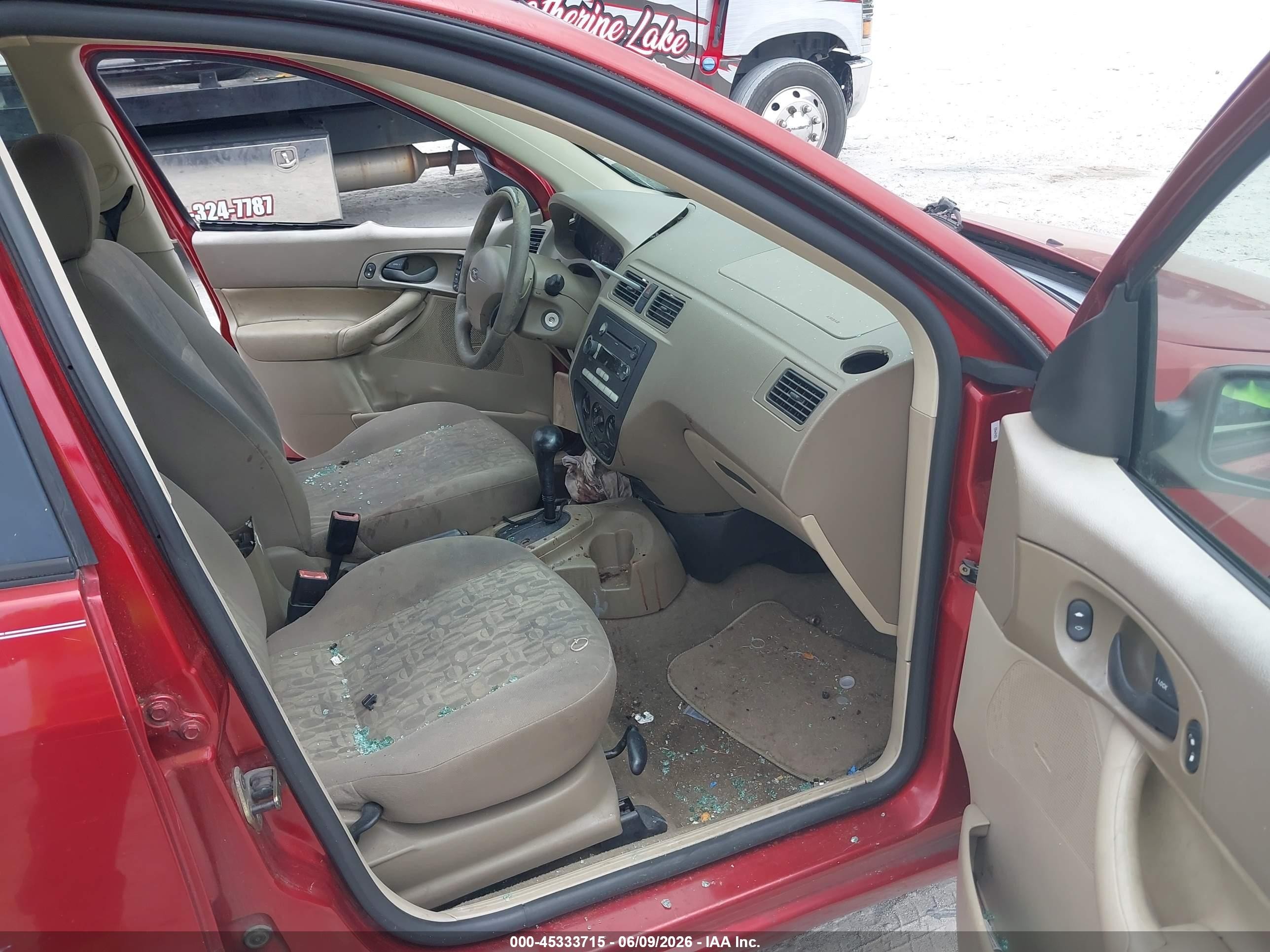 2005 Ford Focus Zx4 Красный vin: 1FAFP34N45W276852
