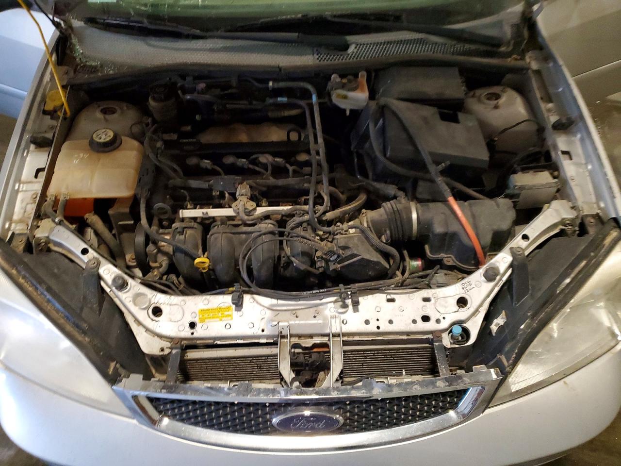 2005 Ford Focus Zx4 Silver vin: 1FAFP34N45W295207