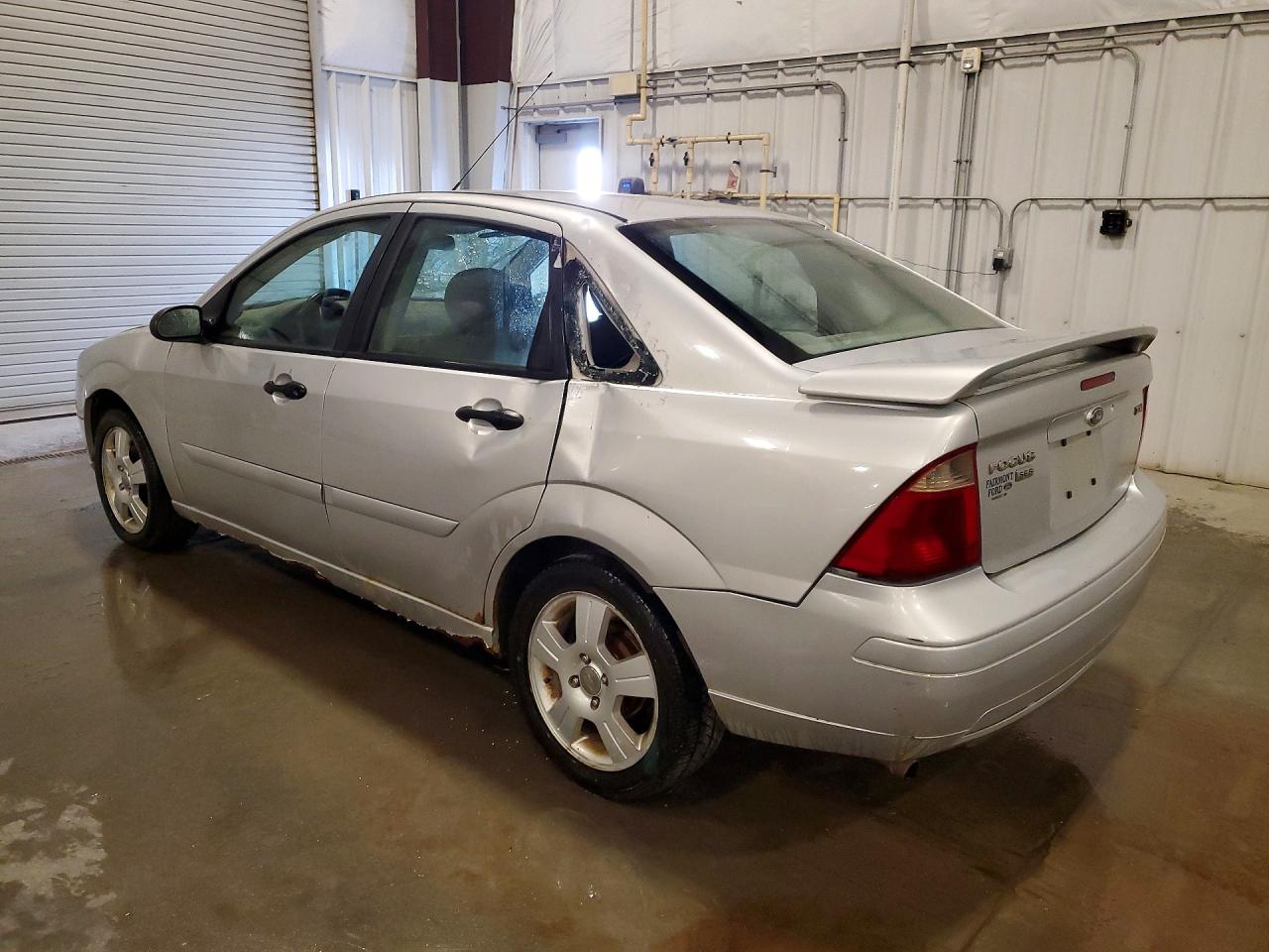 2005 Ford Focus Zx4 Silver vin: 1FAFP34N45W295207