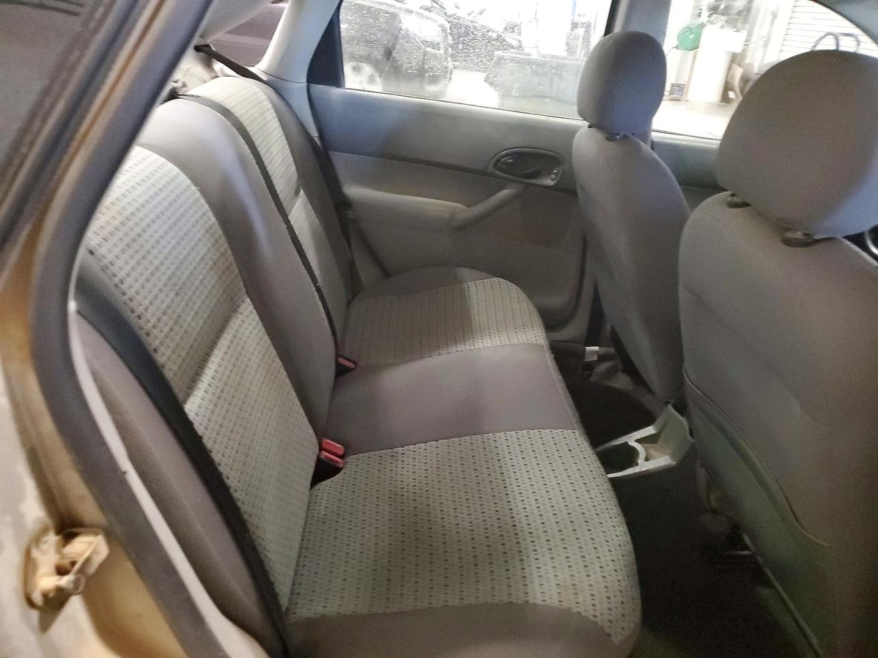 2005 Ford Focus Zx4 Silver vin: 1FAFP34N45W295207