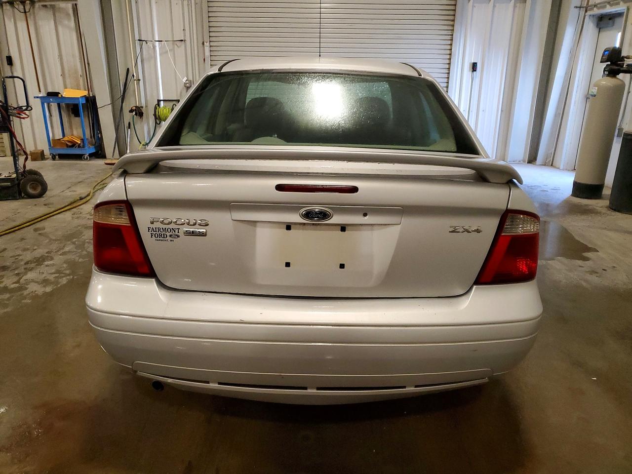 2005 Ford Focus Zx4 Silver vin: 1FAFP34N45W295207