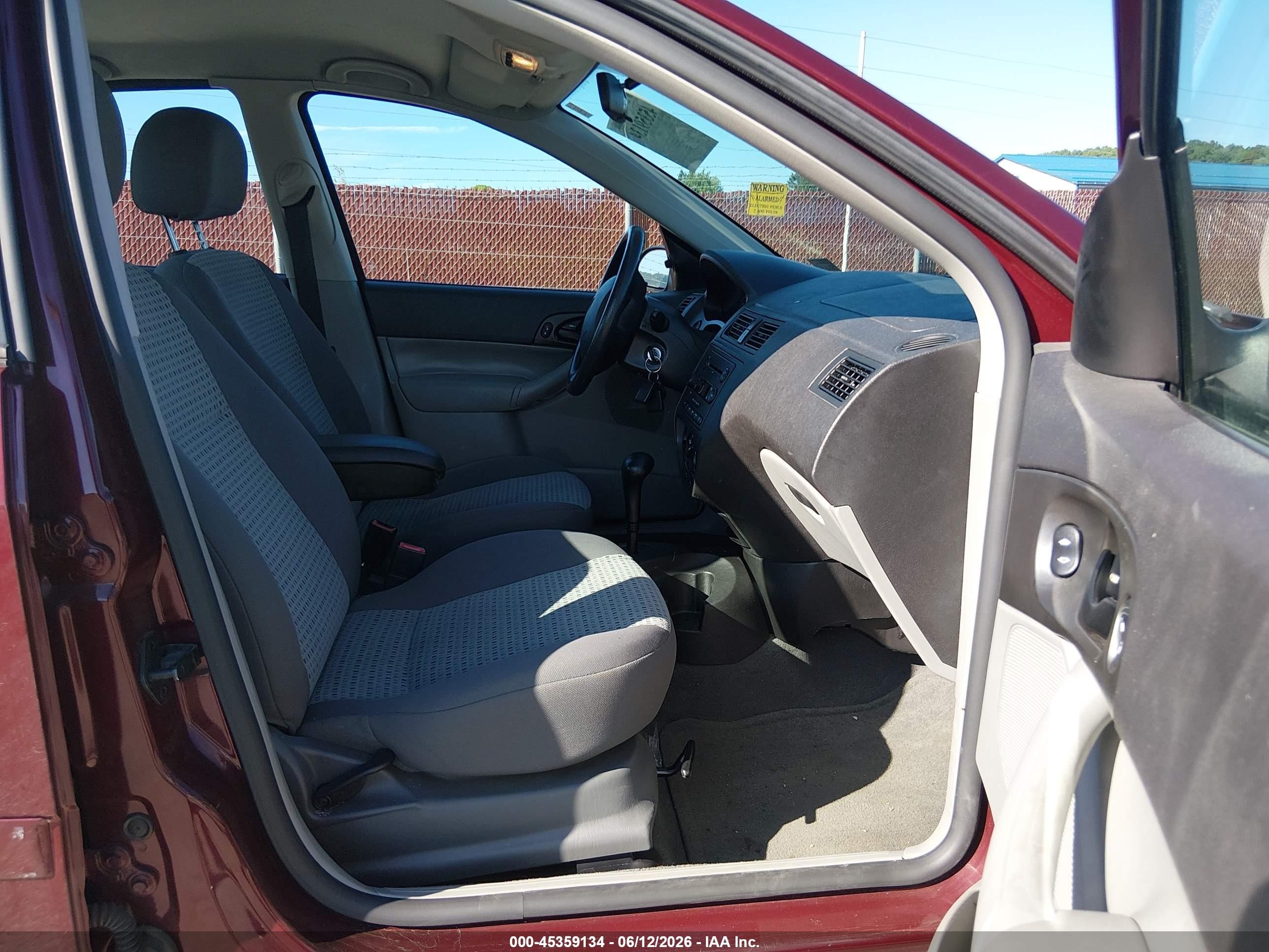 2006 Ford Focus Zx4 Maroon vin: 1FAFP34N46W167339