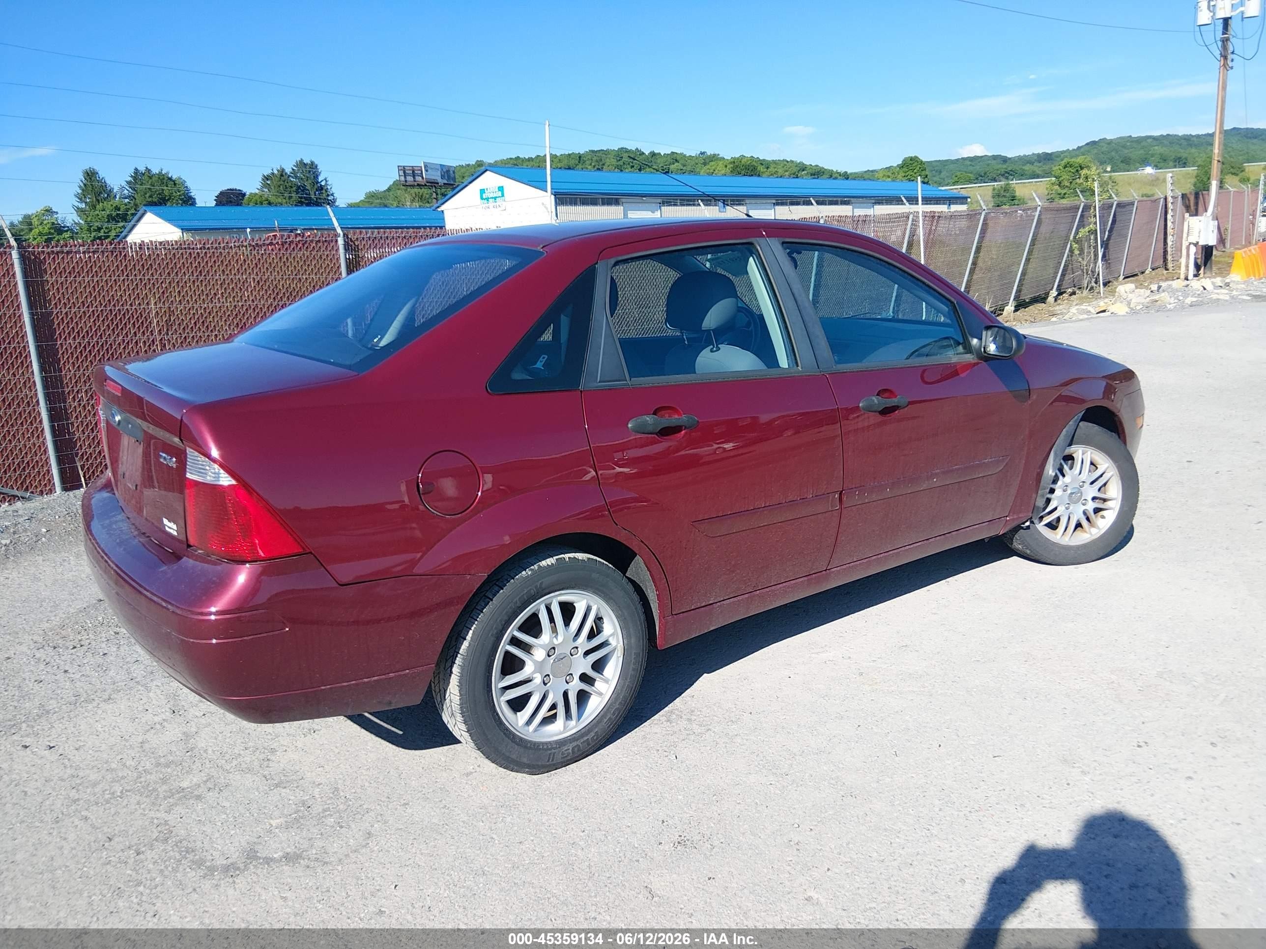 2006 Ford Focus Zx4 Maroon vin: 1FAFP34N46W167339