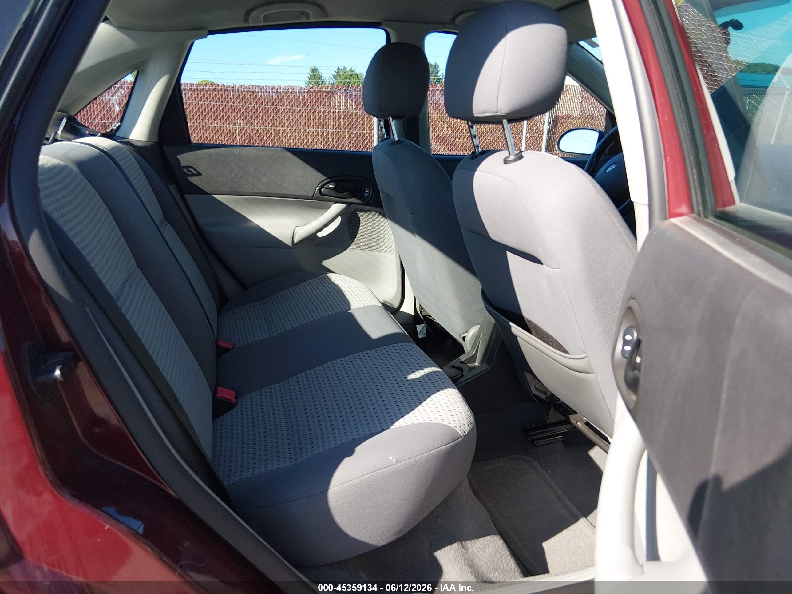2006 Ford Focus Zx4 Maroon vin: 1FAFP34N46W167339