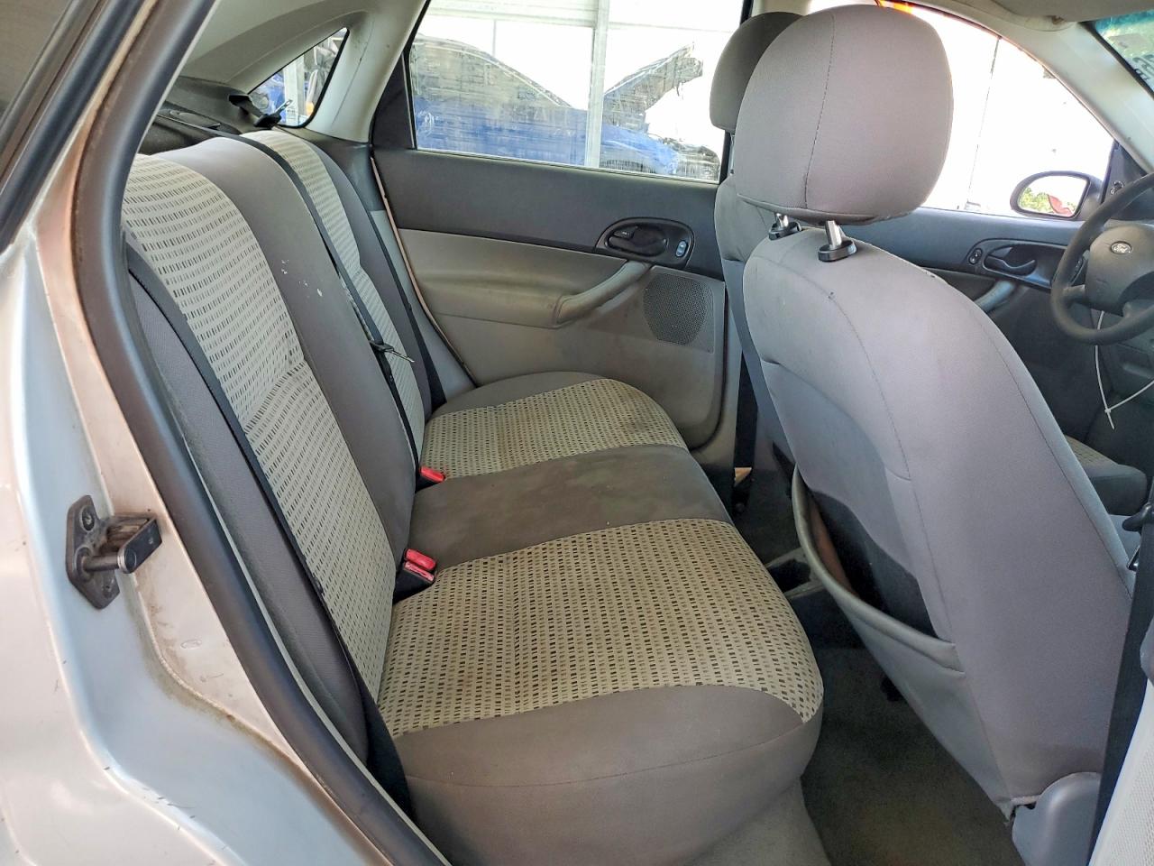 2007 Ford Focus Zx4 Silver vin: 1FAFP34N47W101410