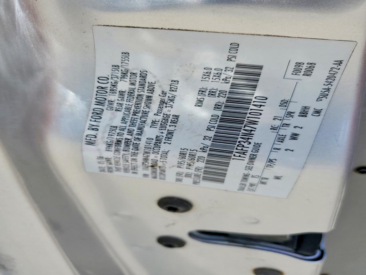 2007 Ford Focus Zx4 Silver vin: 1FAFP34N47W101410