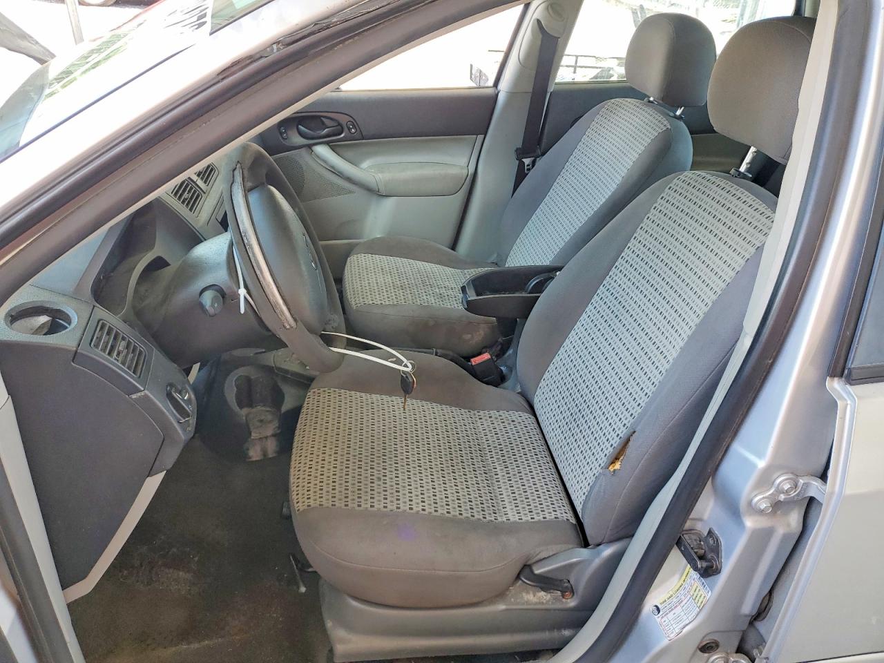 2007 Ford Focus Zx4 Silver vin: 1FAFP34N47W101410