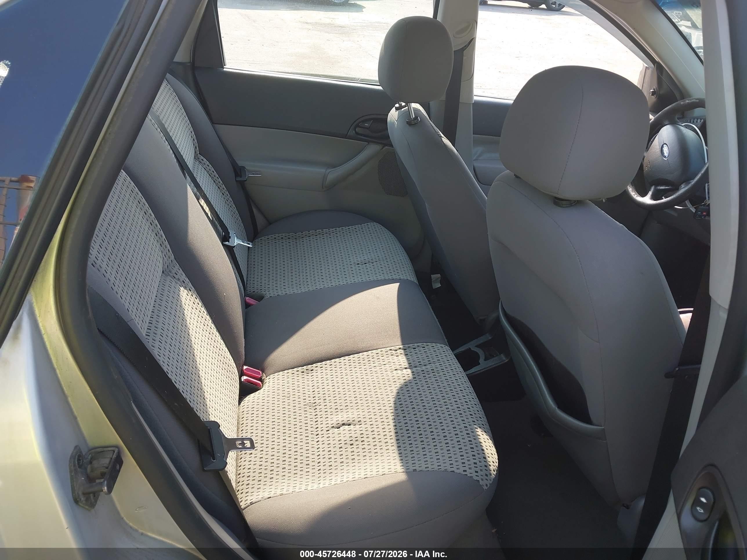 2007 Ford Focus S/se/ses Silver vin: 1FAFP34N47W272853