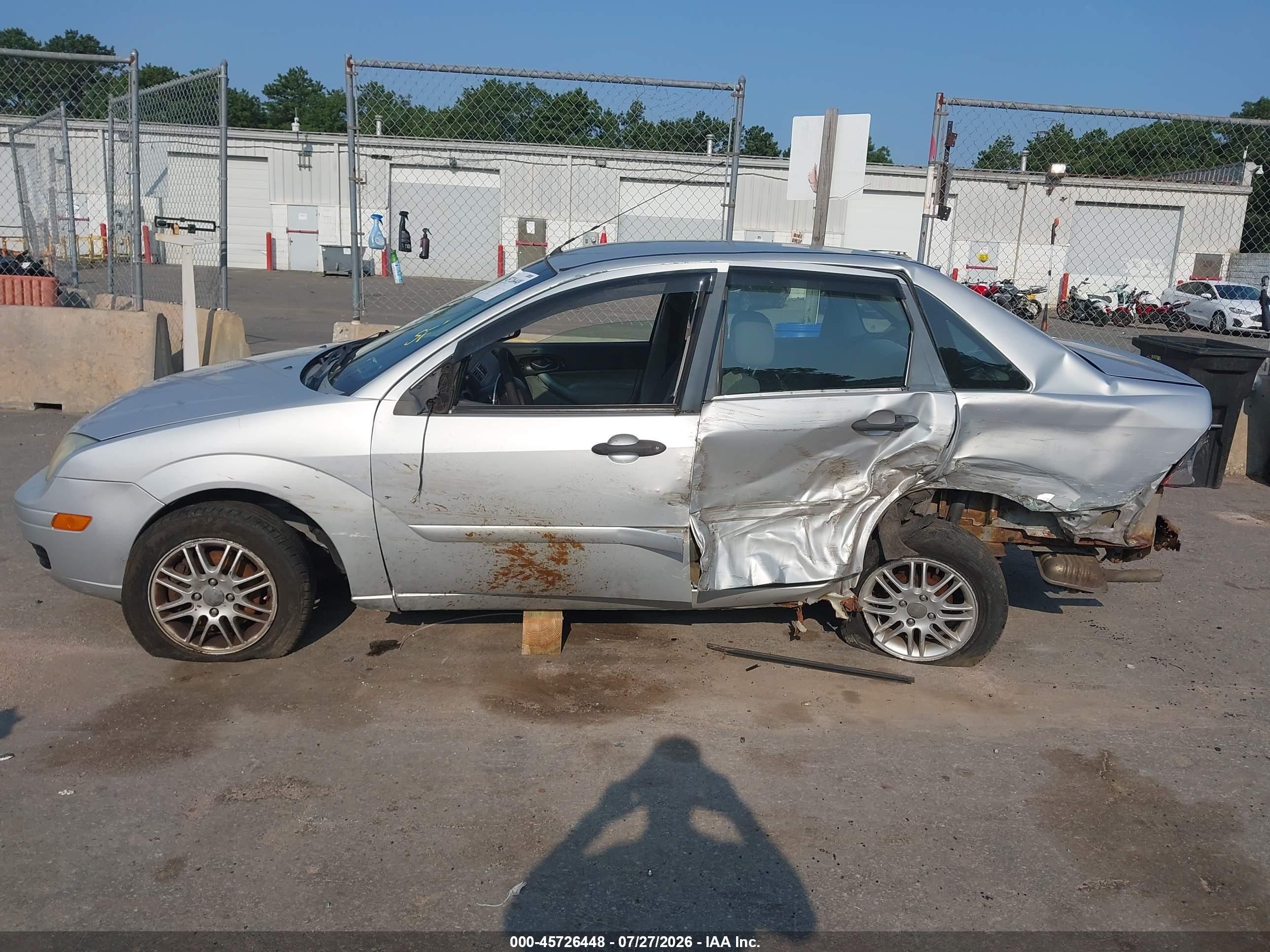 2007 Ford Focus S/se/ses Silver vin: 1FAFP34N47W272853