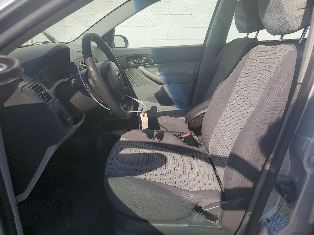 2007 Ford Focus Zx4 Silver vin: 1FAFP34N47W305396