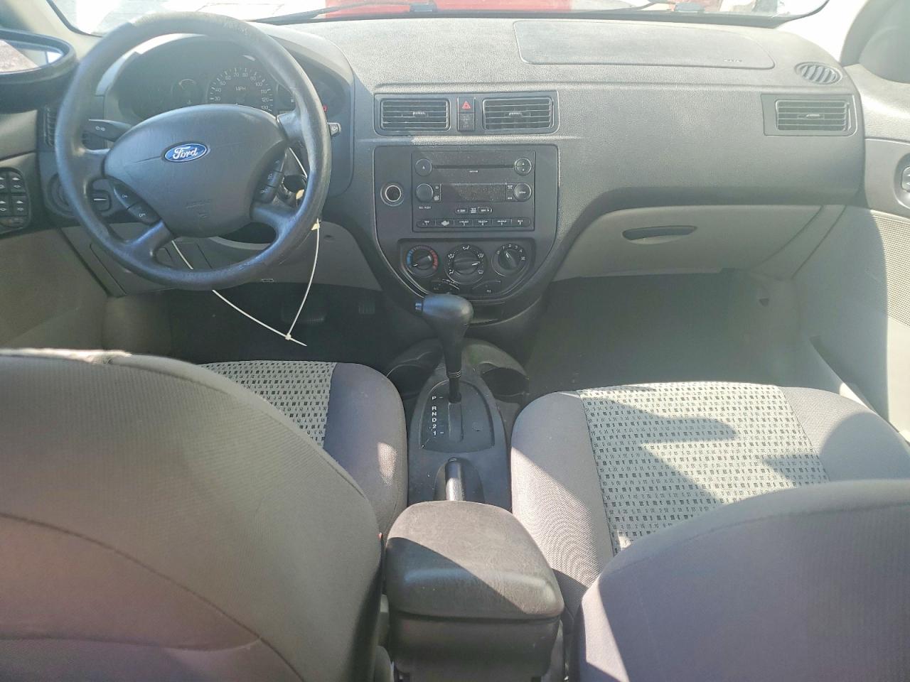 2007 Ford Focus Zx4 Silver vin: 1FAFP34N47W305396