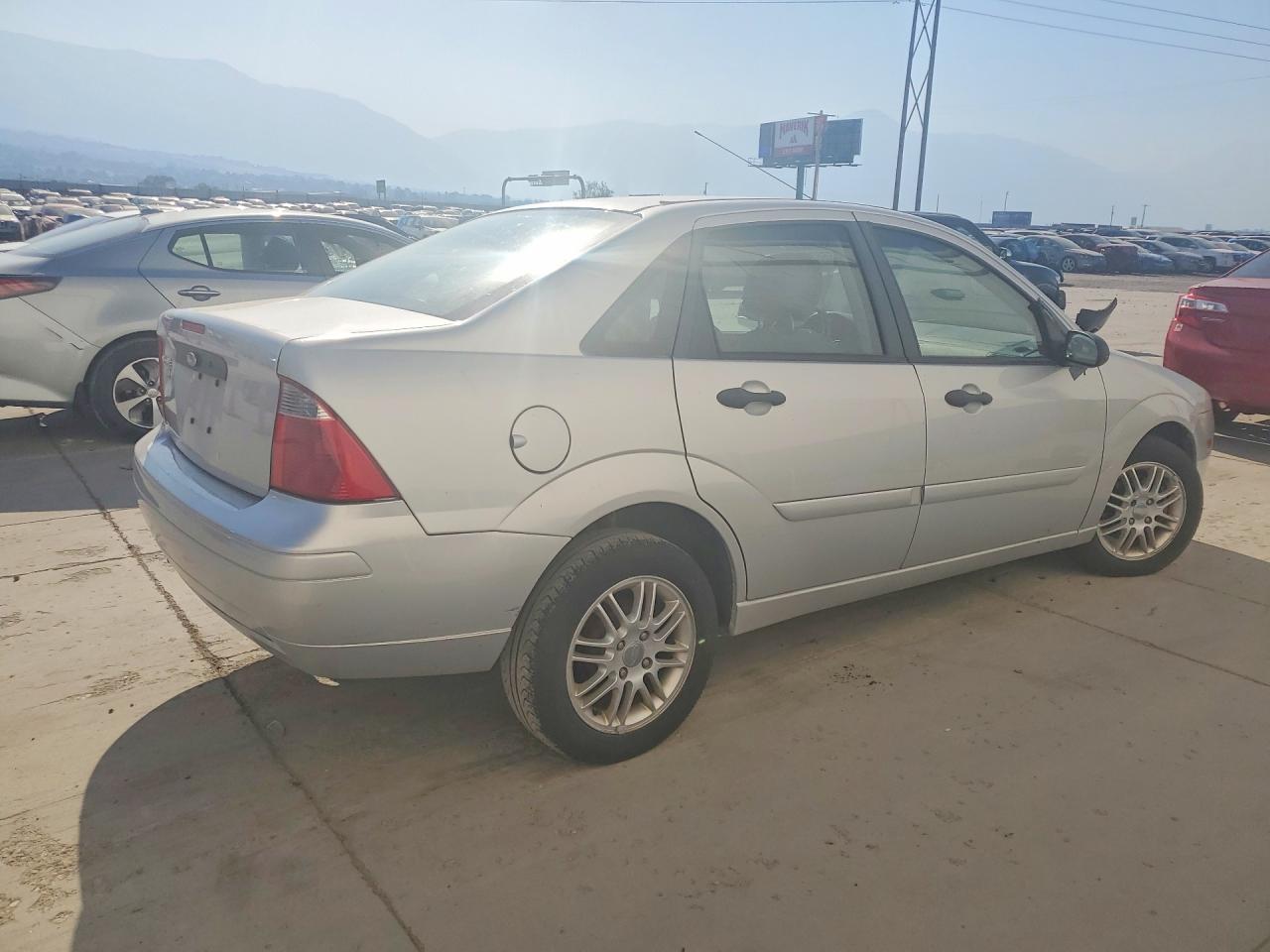 2007 Ford Focus Zx4 Silver vin: 1FAFP34N47W305396