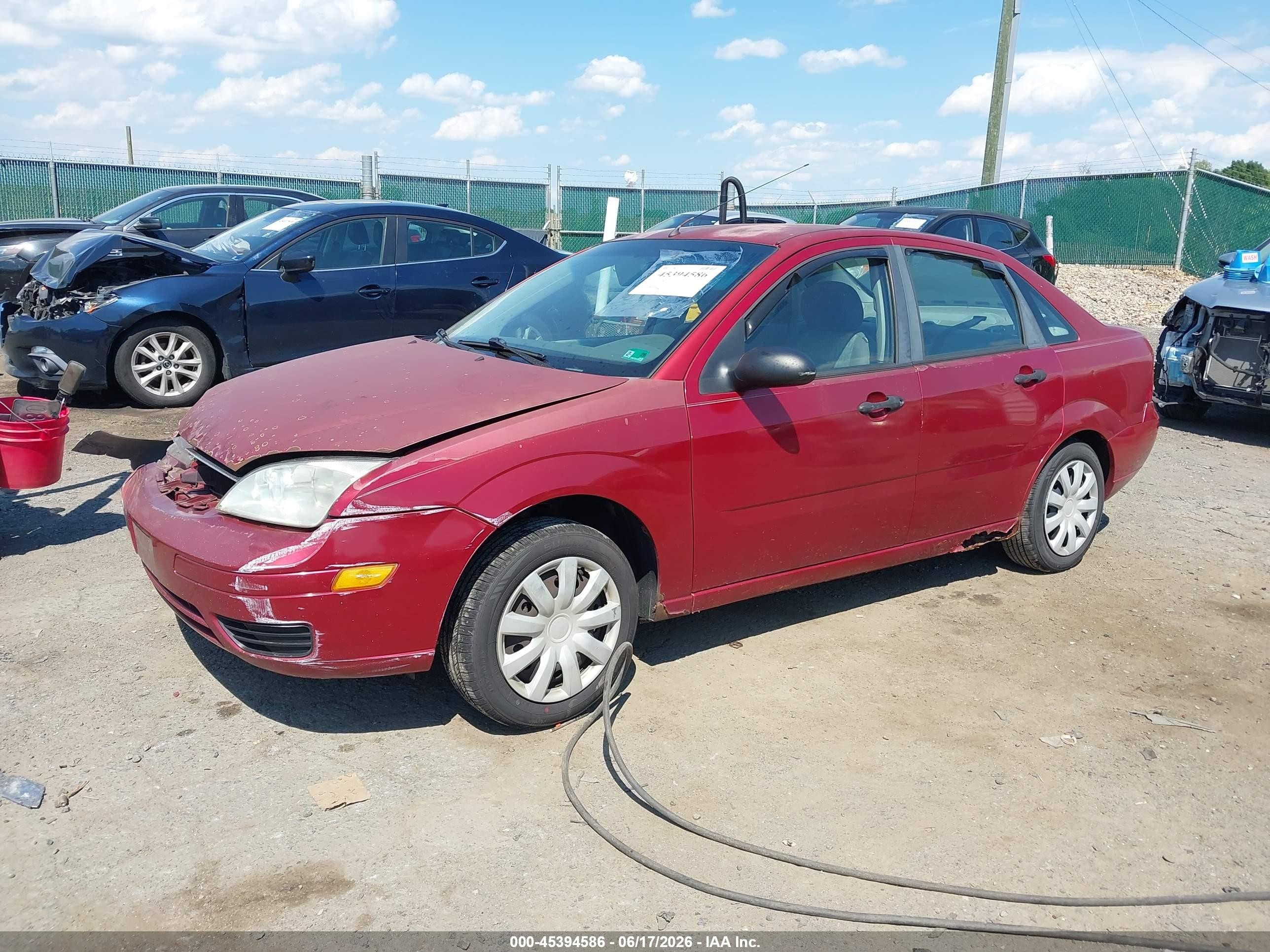 2005 Ford Focus Zx4 Burgundy vin: 1FAFP34N55W115295