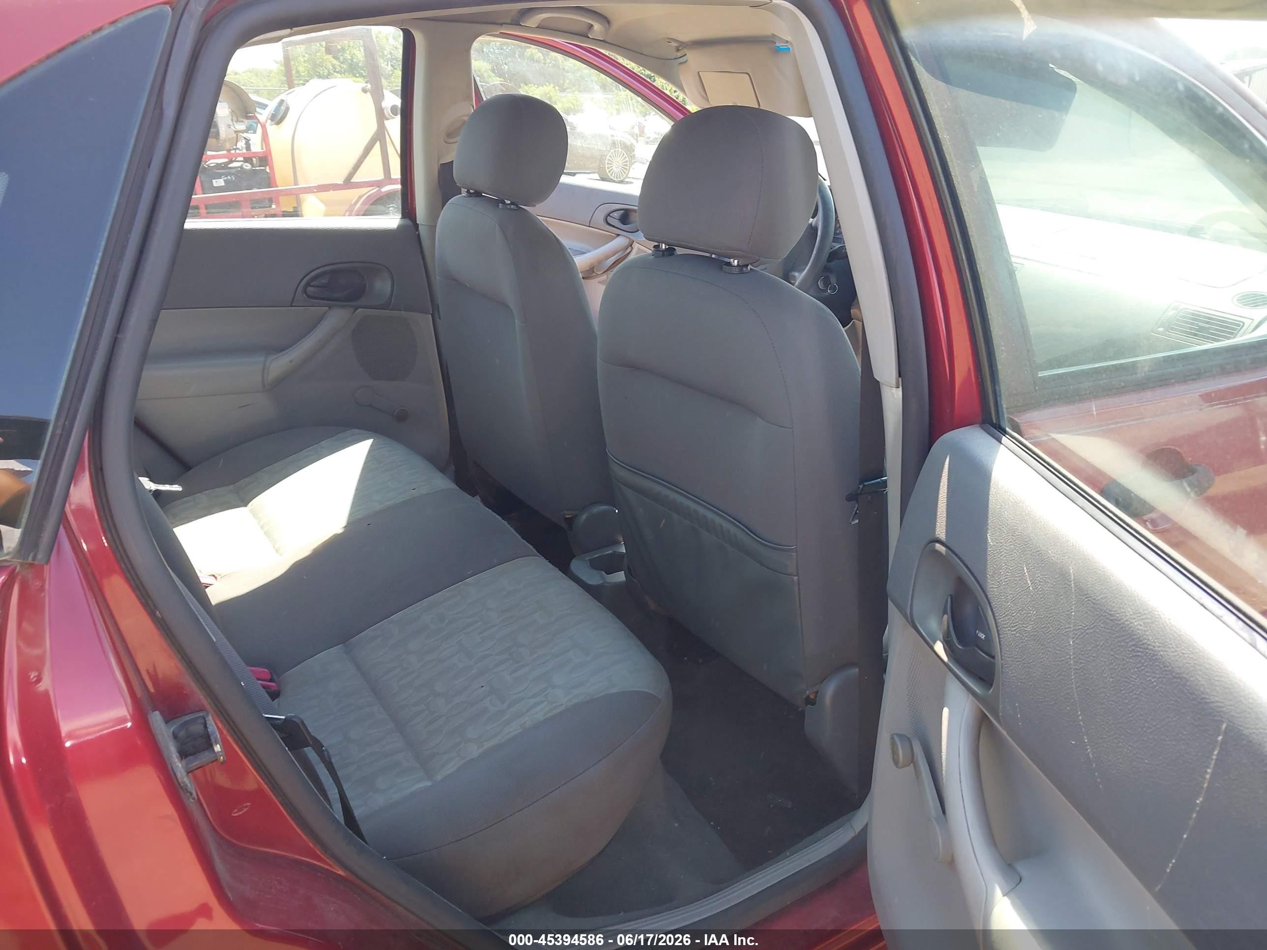 2005 Ford Focus Zx4 Burgundy vin: 1FAFP34N55W115295