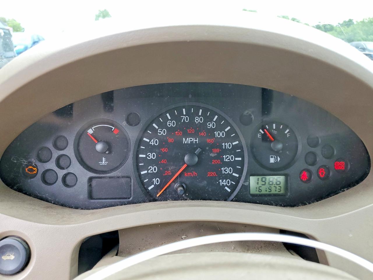 2005 Ford Focus Zx4 Золотой vin: 1FAFP34N55W118942