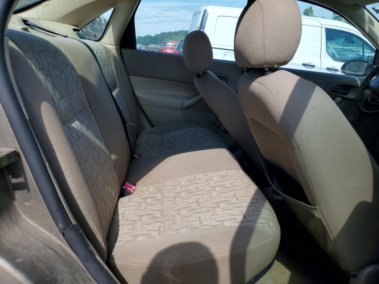 2005 Ford Focus Zx4 Золотой vin: 1FAFP34N55W118942