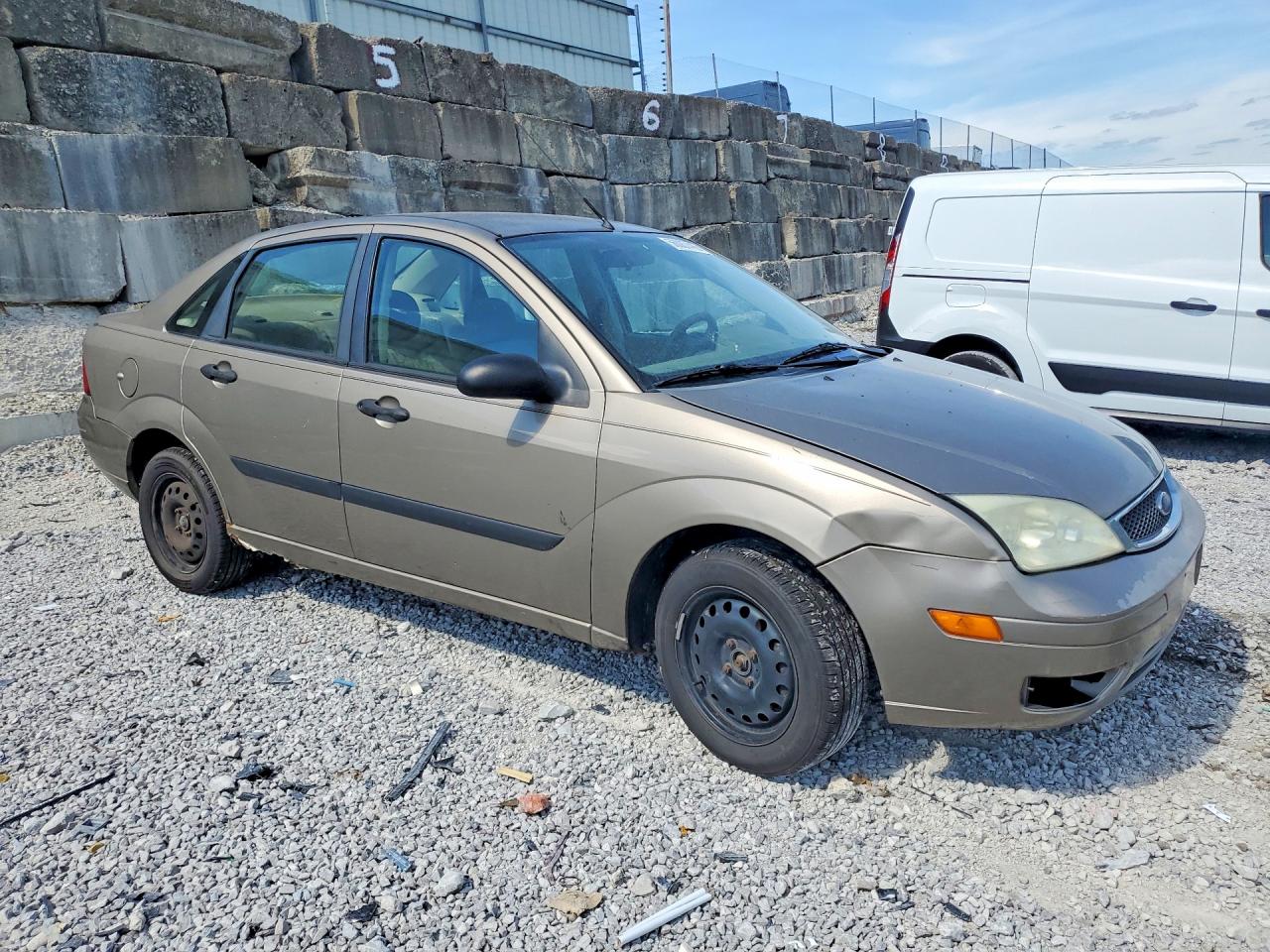 2005 Ford Focus Zx4 Золотой vin: 1FAFP34N55W118942