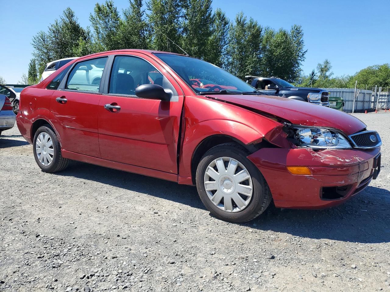 2005 Ford Focus Zx4 Red vin: 1FAFP34N55W187033